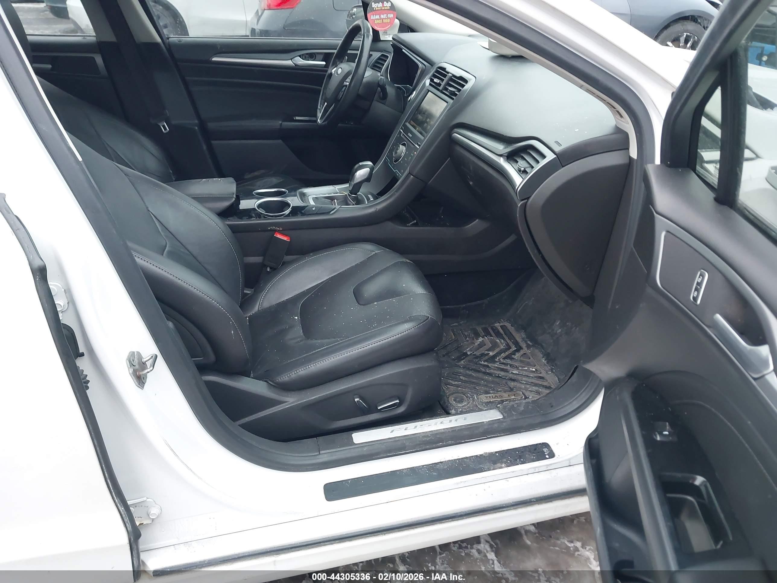 FORD FUSION image 5