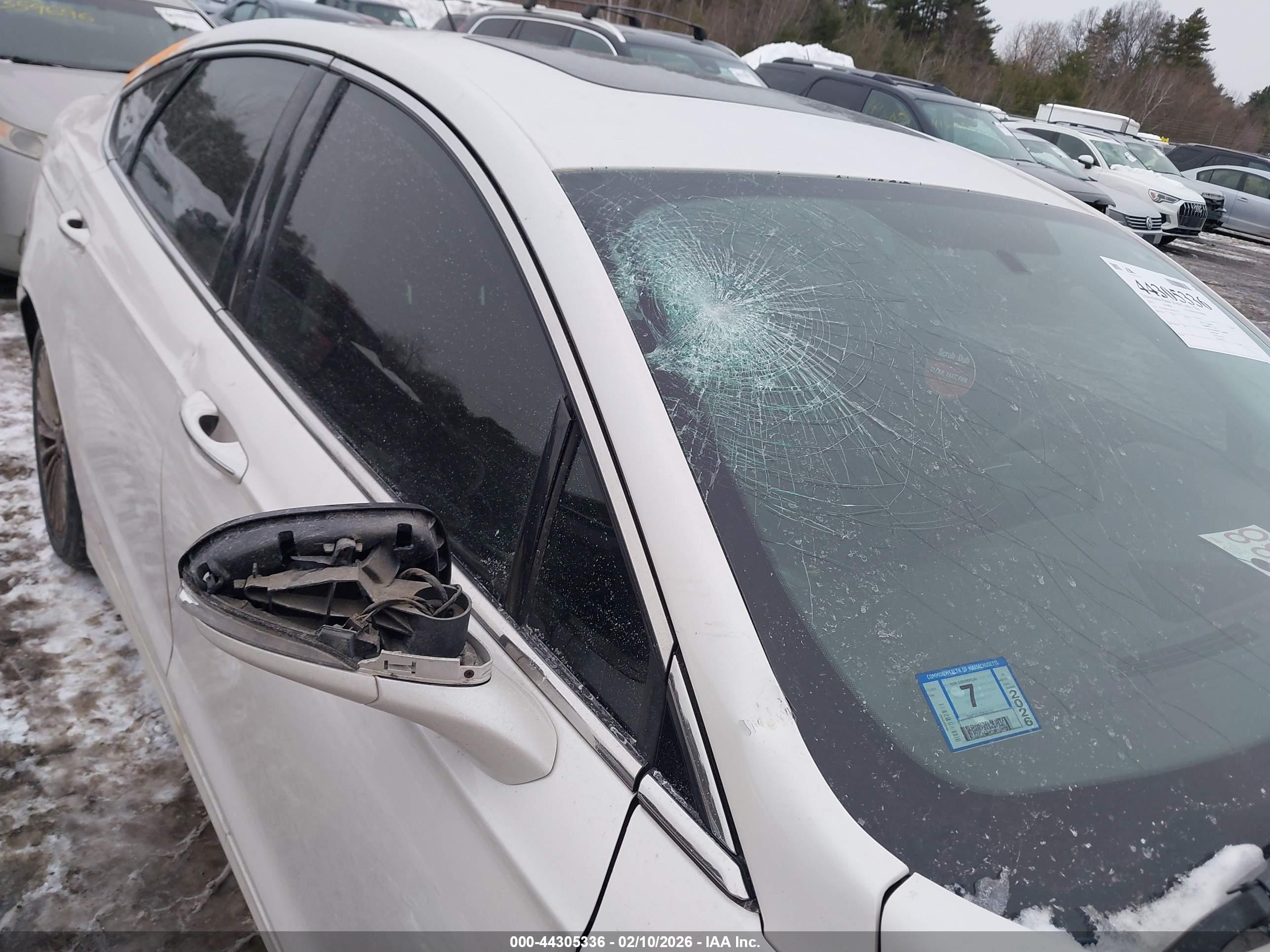 FORD FUSION image 6