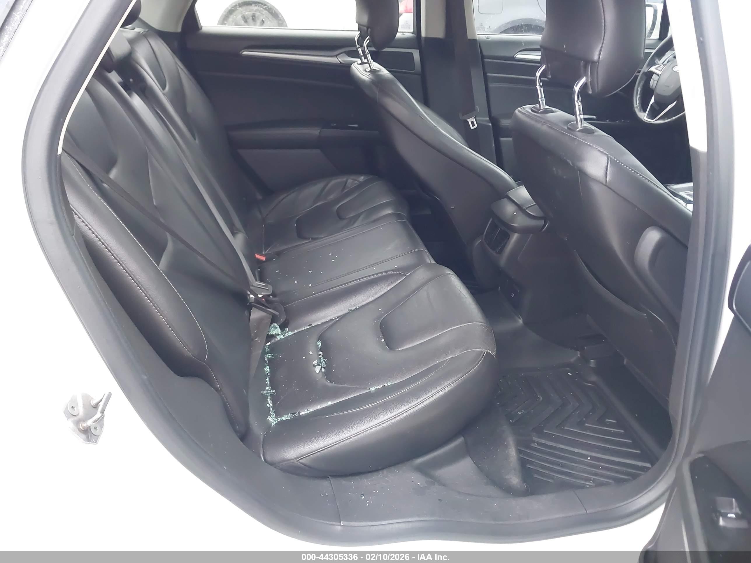 FORD FUSION image 8