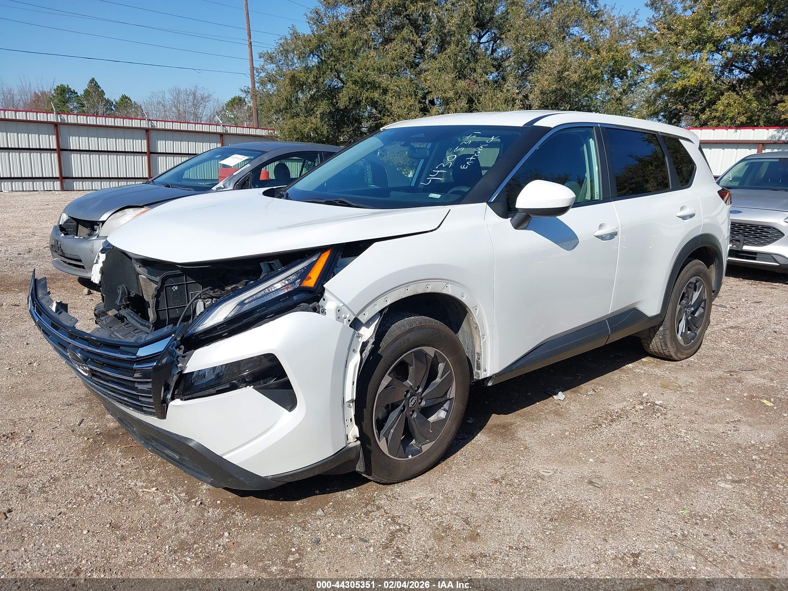 NISSAN ROGUE image 2
