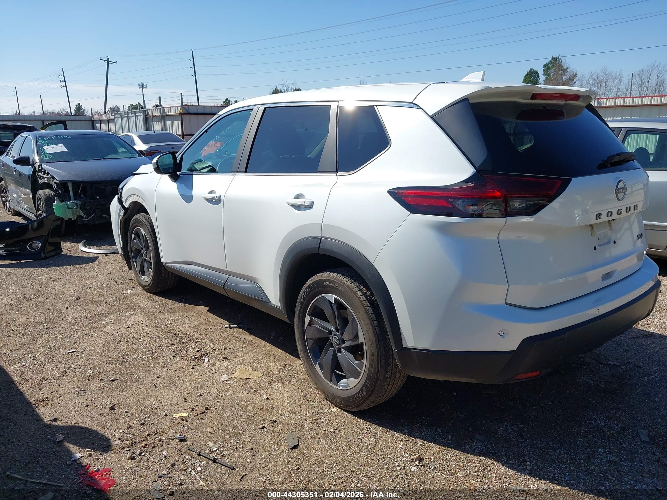 NISSAN ROGUE image 3
