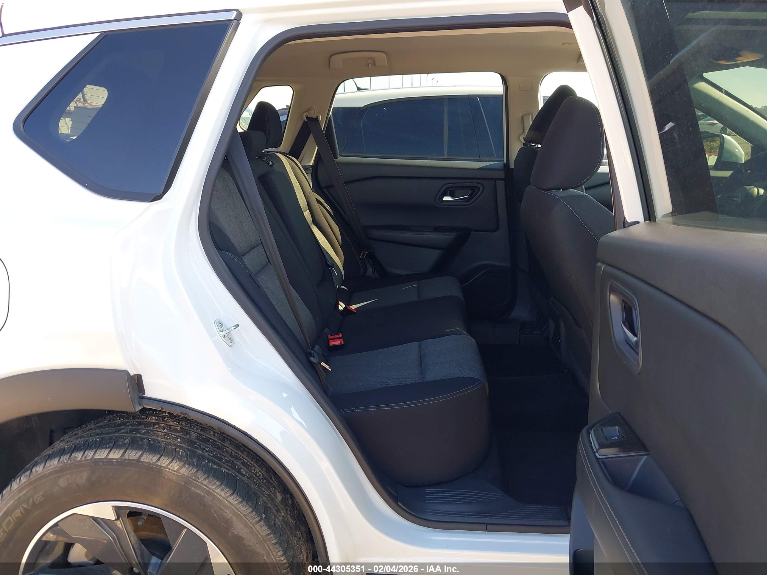 NISSAN ROGUE image 8