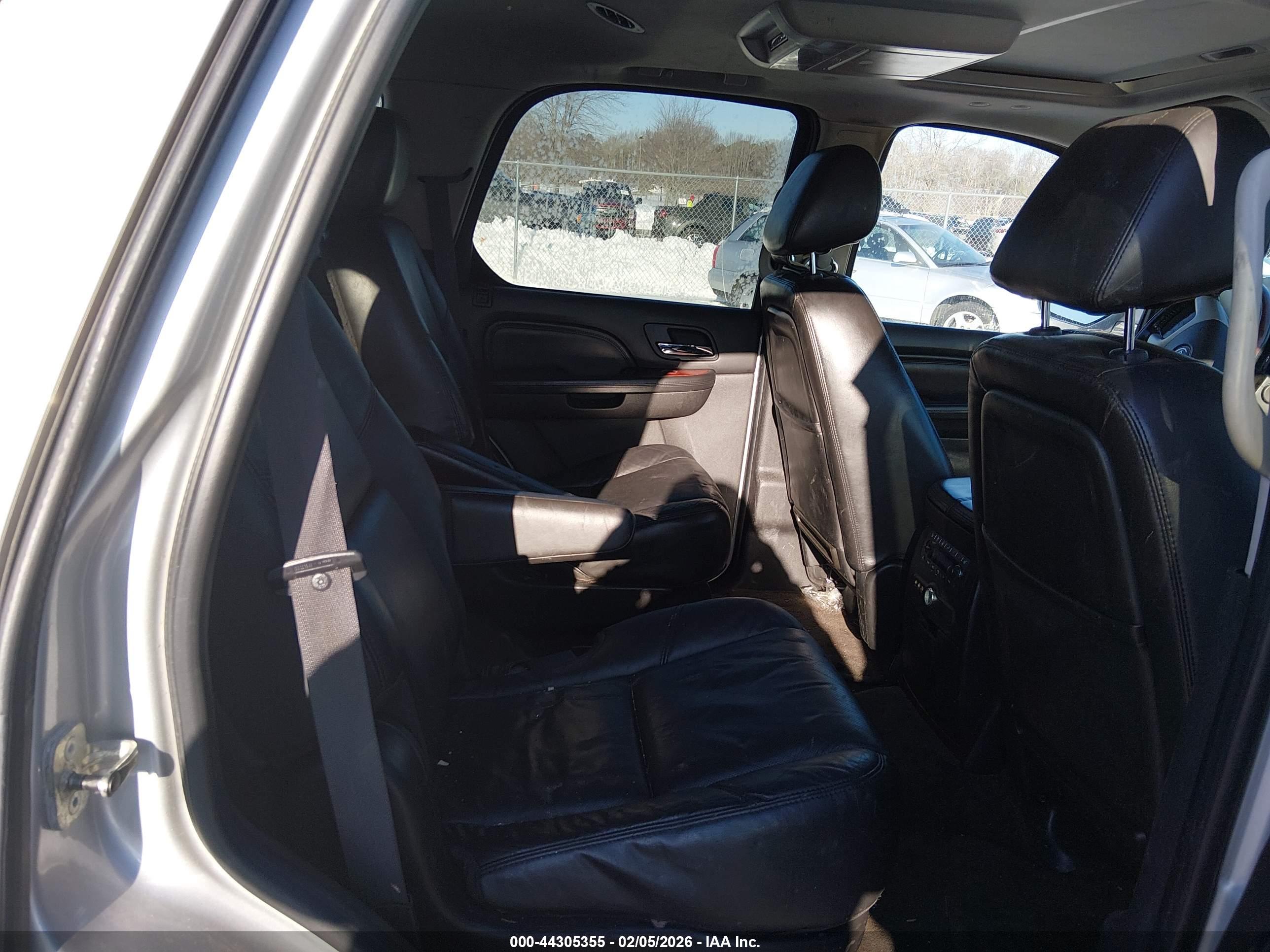 CADILLAC ESCALADE image 8