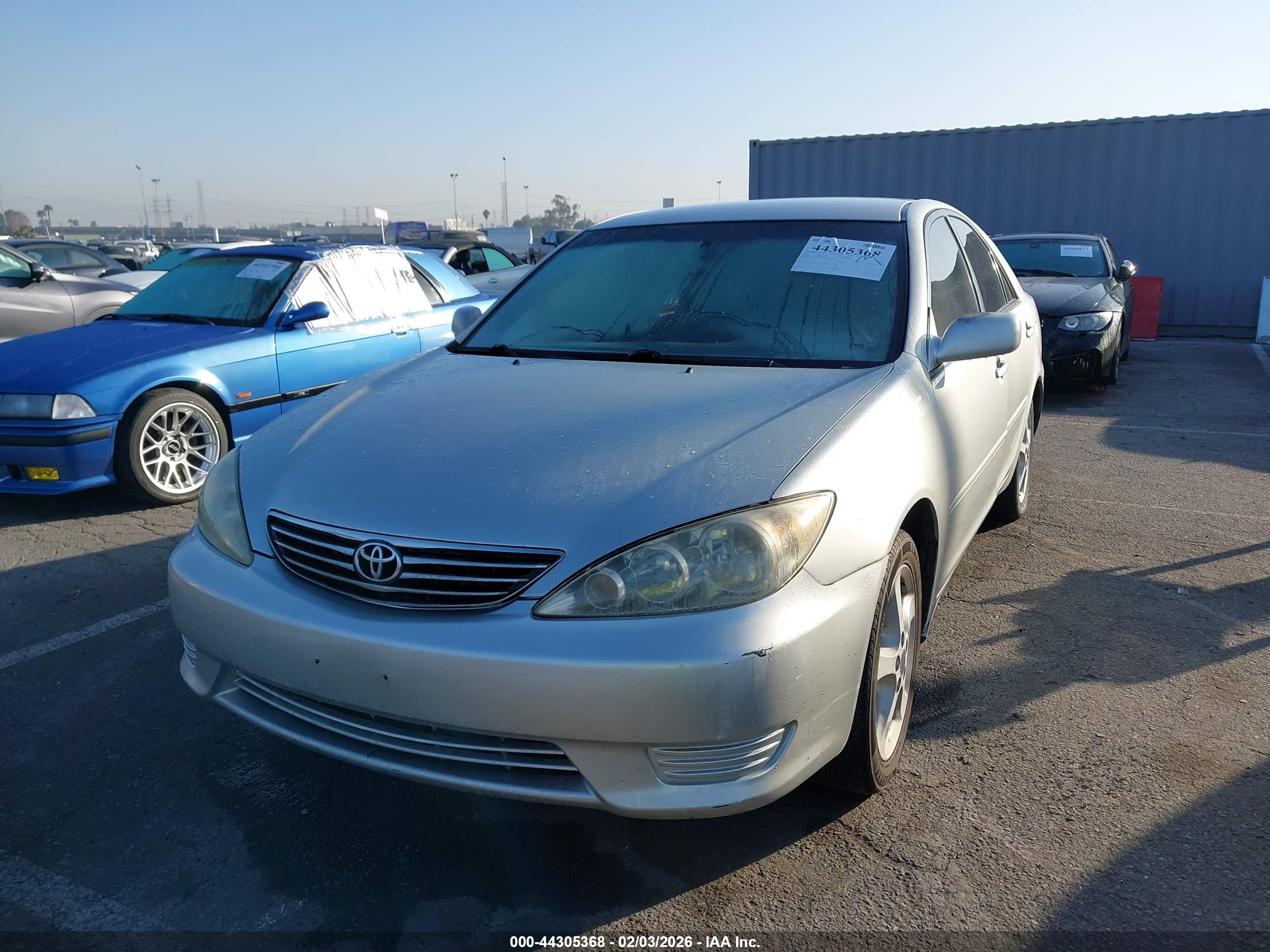 TOYOTA CAMRY image 2