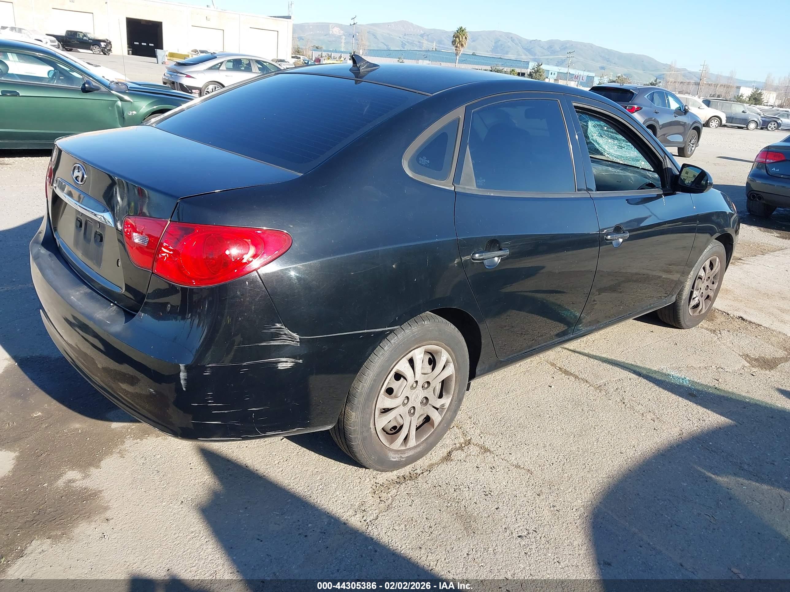 HYUNDAI ELANTRA image 4