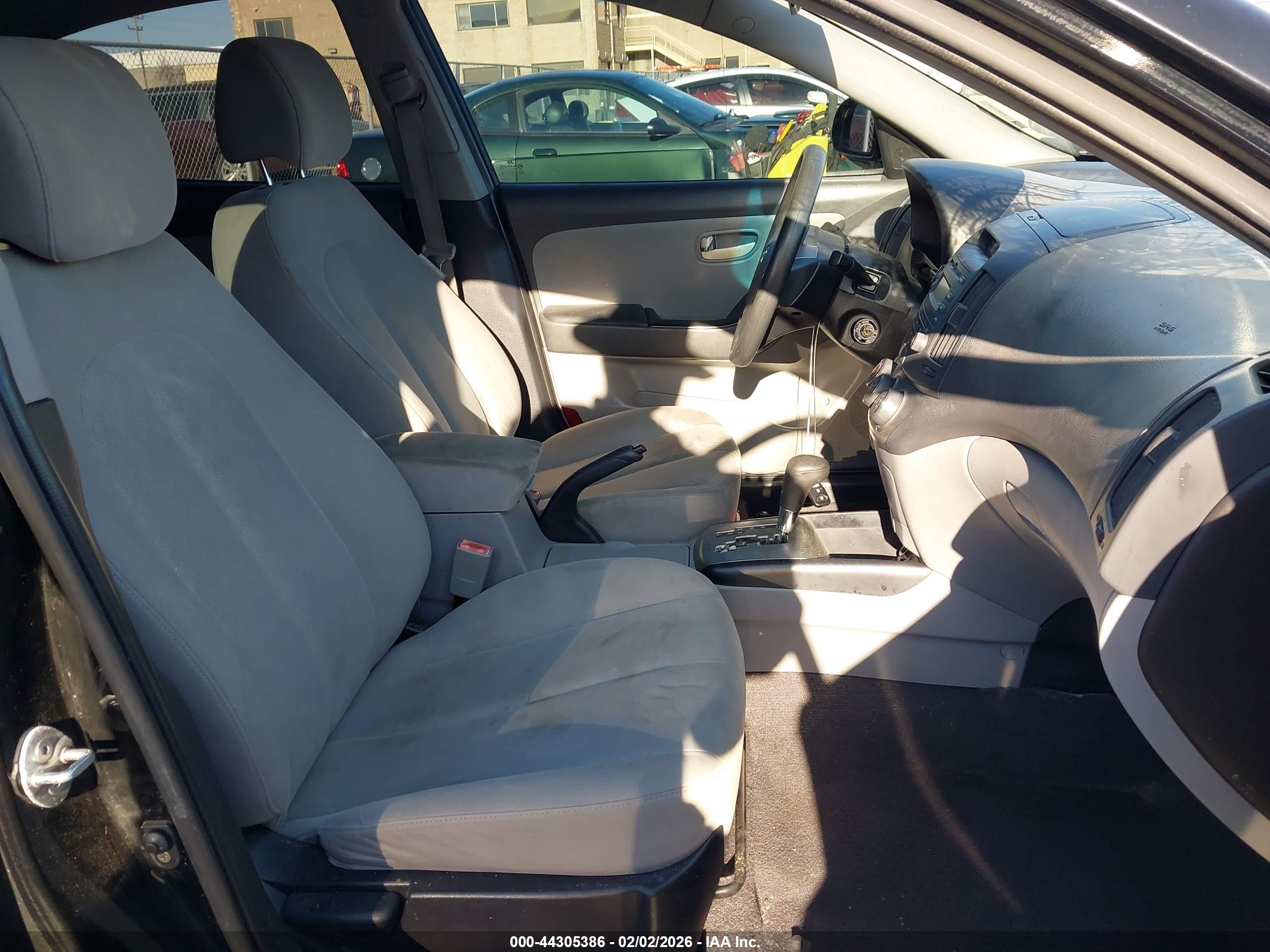 HYUNDAI ELANTRA image 5