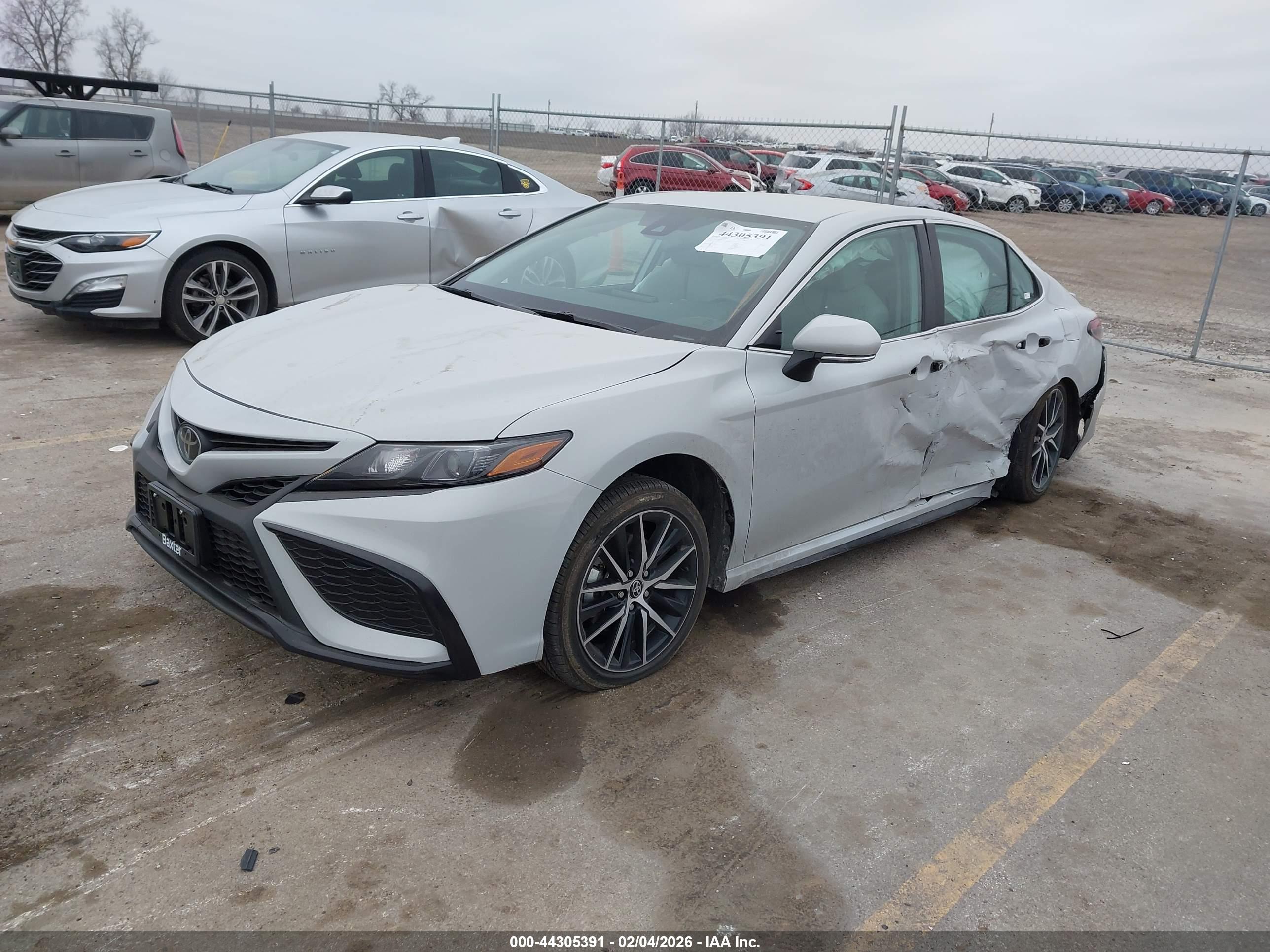 TOYOTA CAMRY image 2
