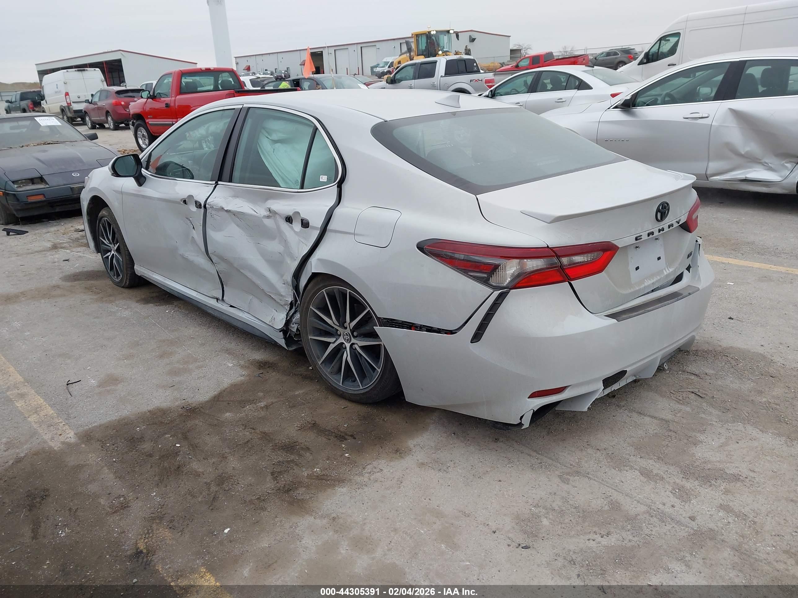 TOYOTA CAMRY image 3