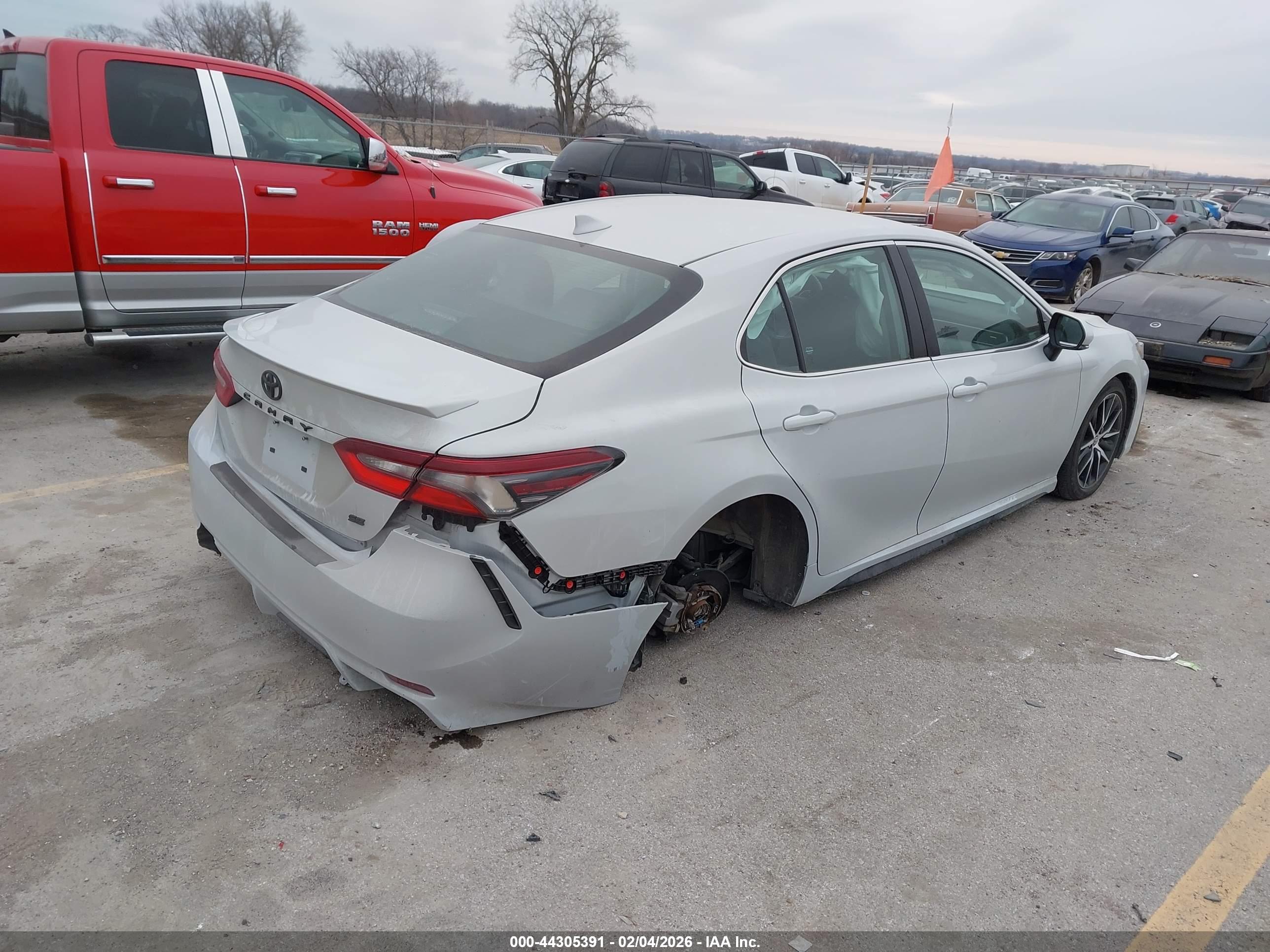 TOYOTA CAMRY image 4