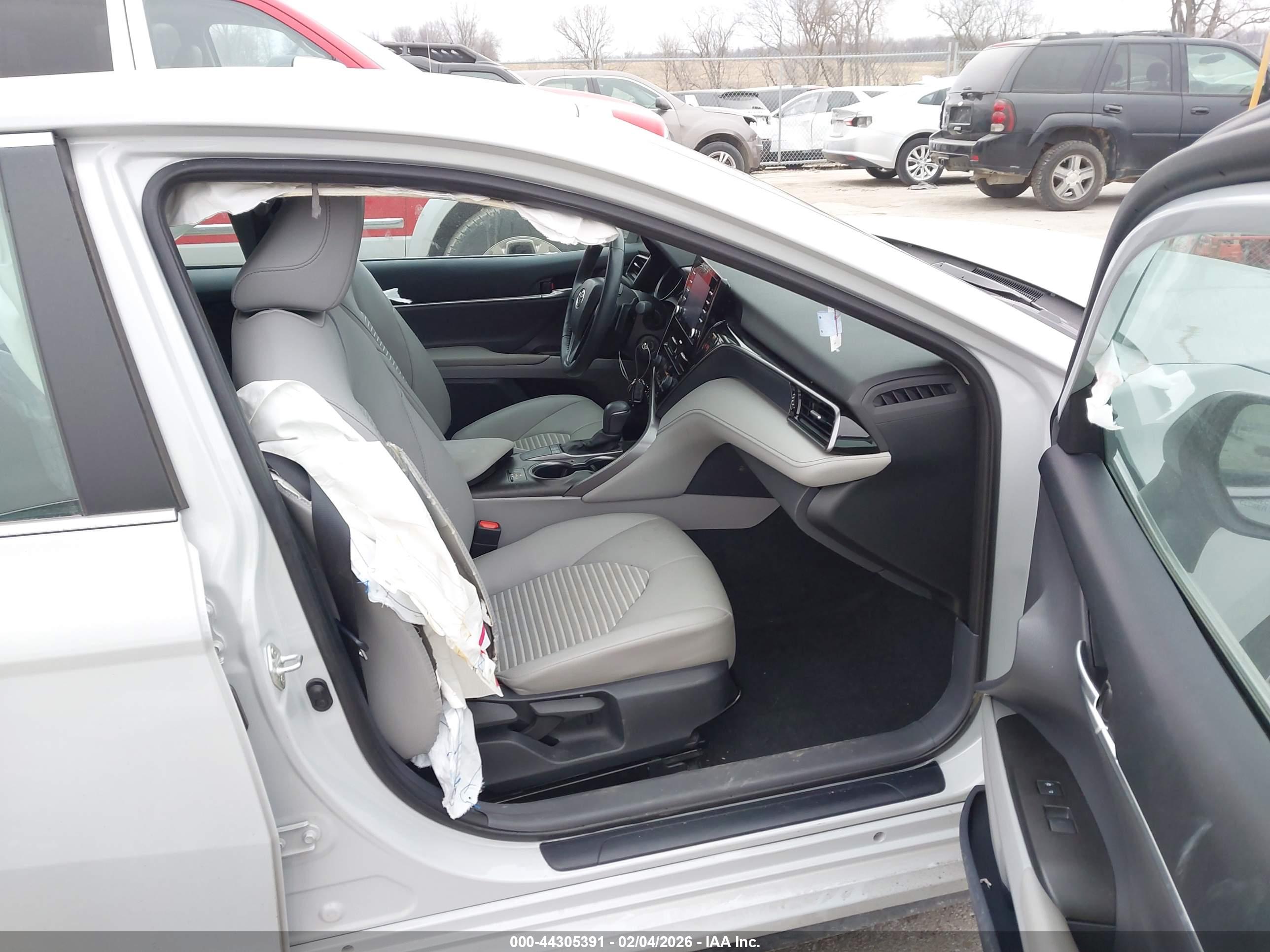 TOYOTA CAMRY image 5