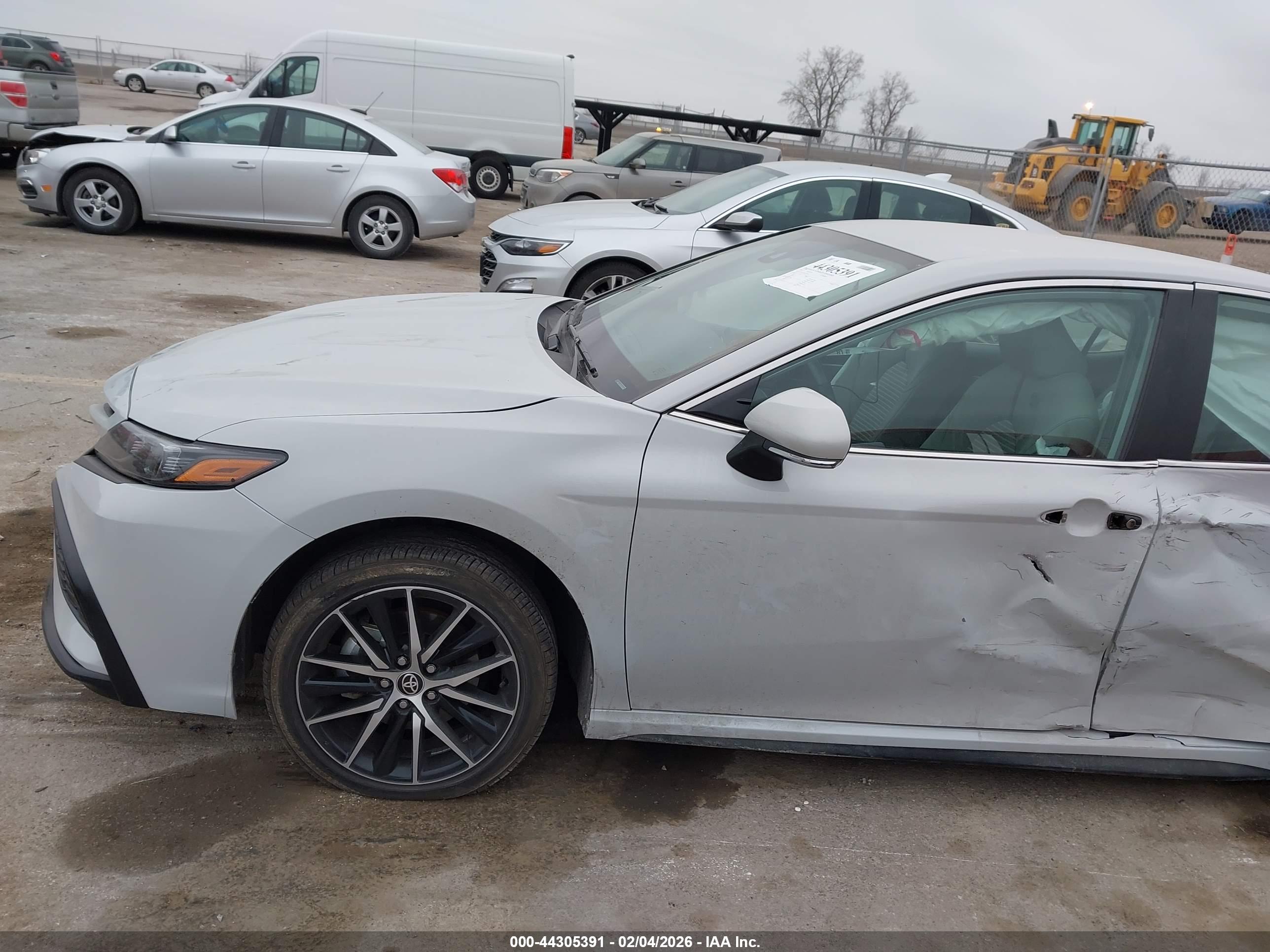 TOYOTA CAMRY image 6