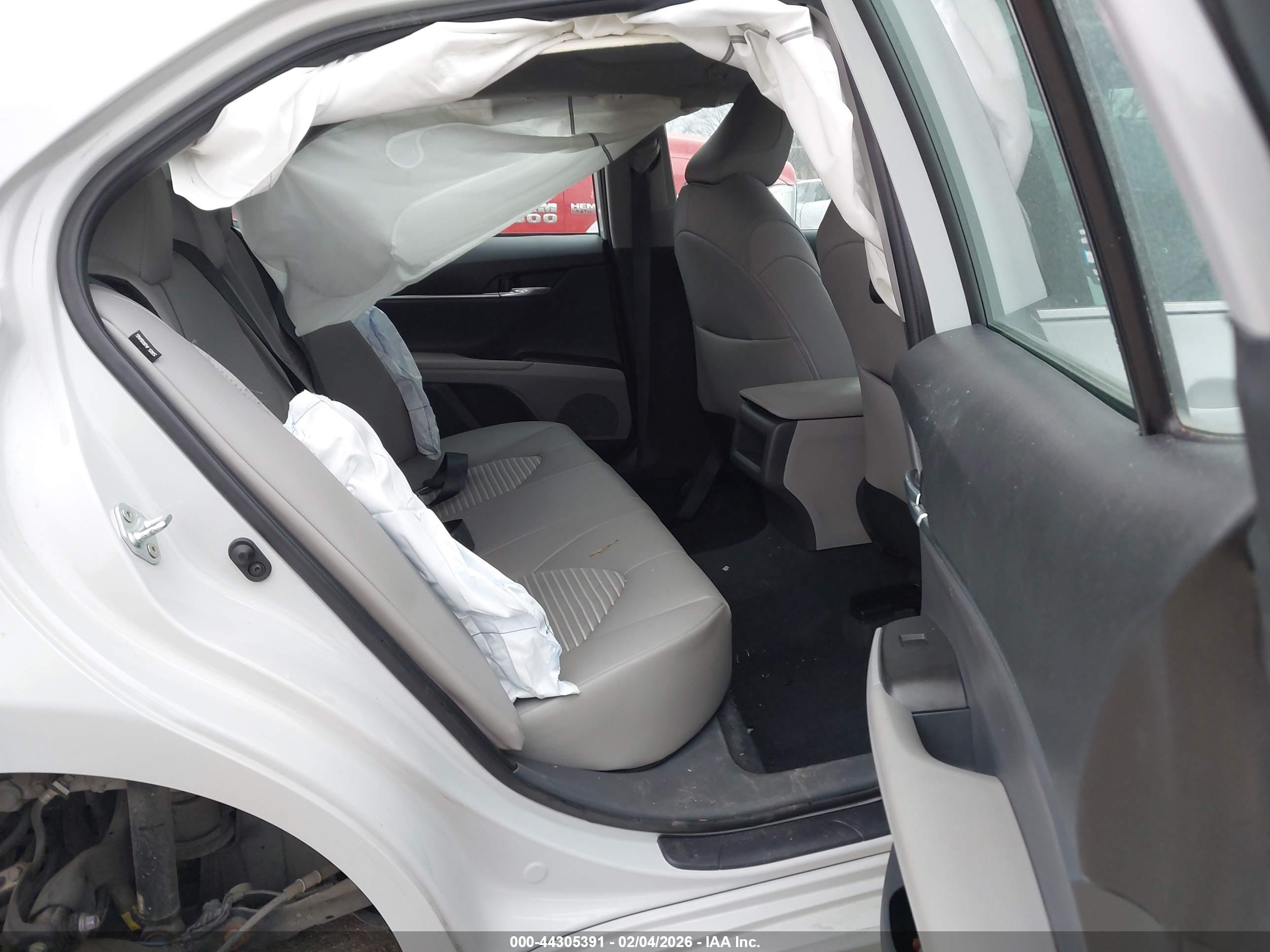 TOYOTA CAMRY image 8