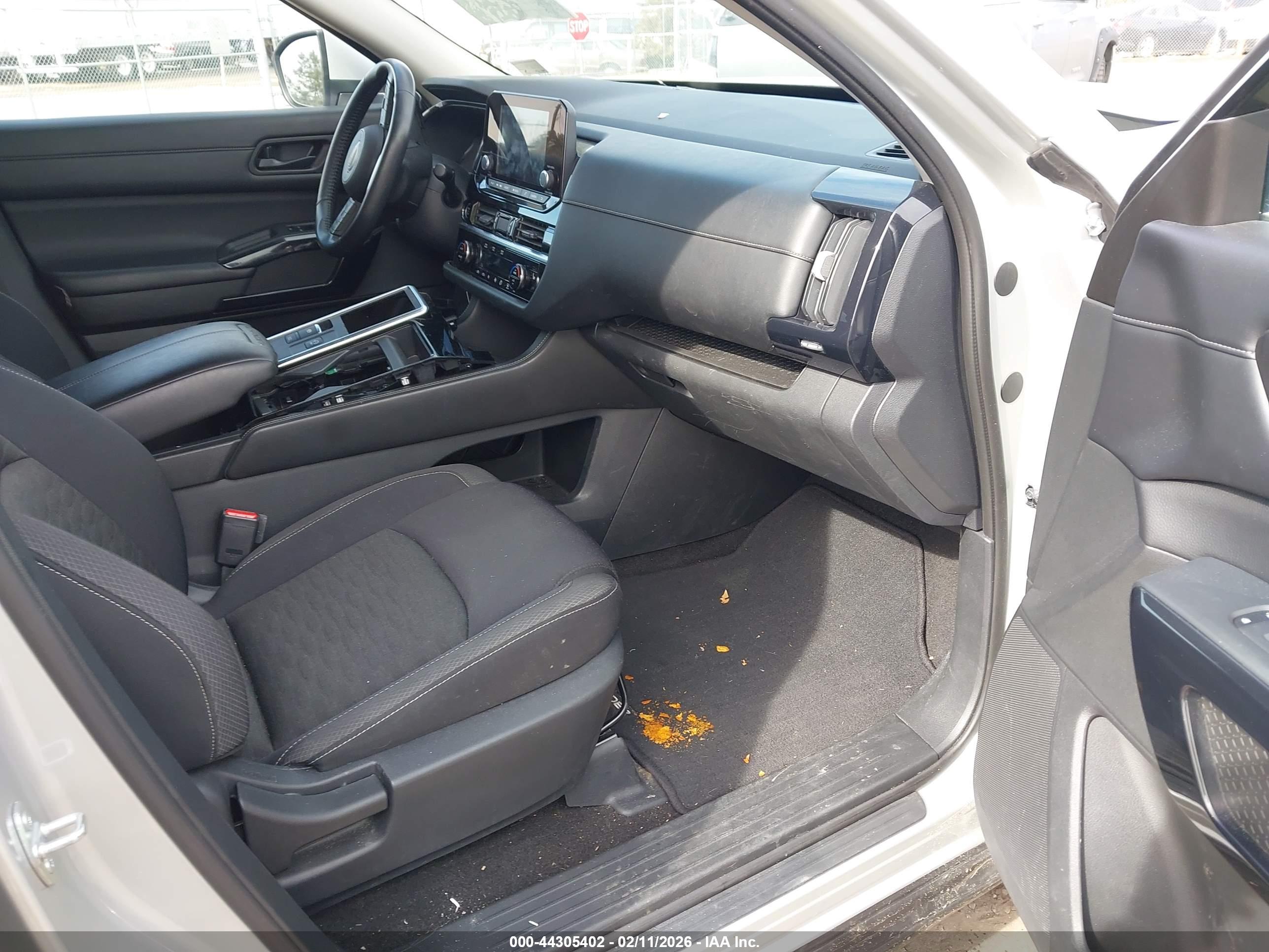 NISSAN PATHFINDER image 5