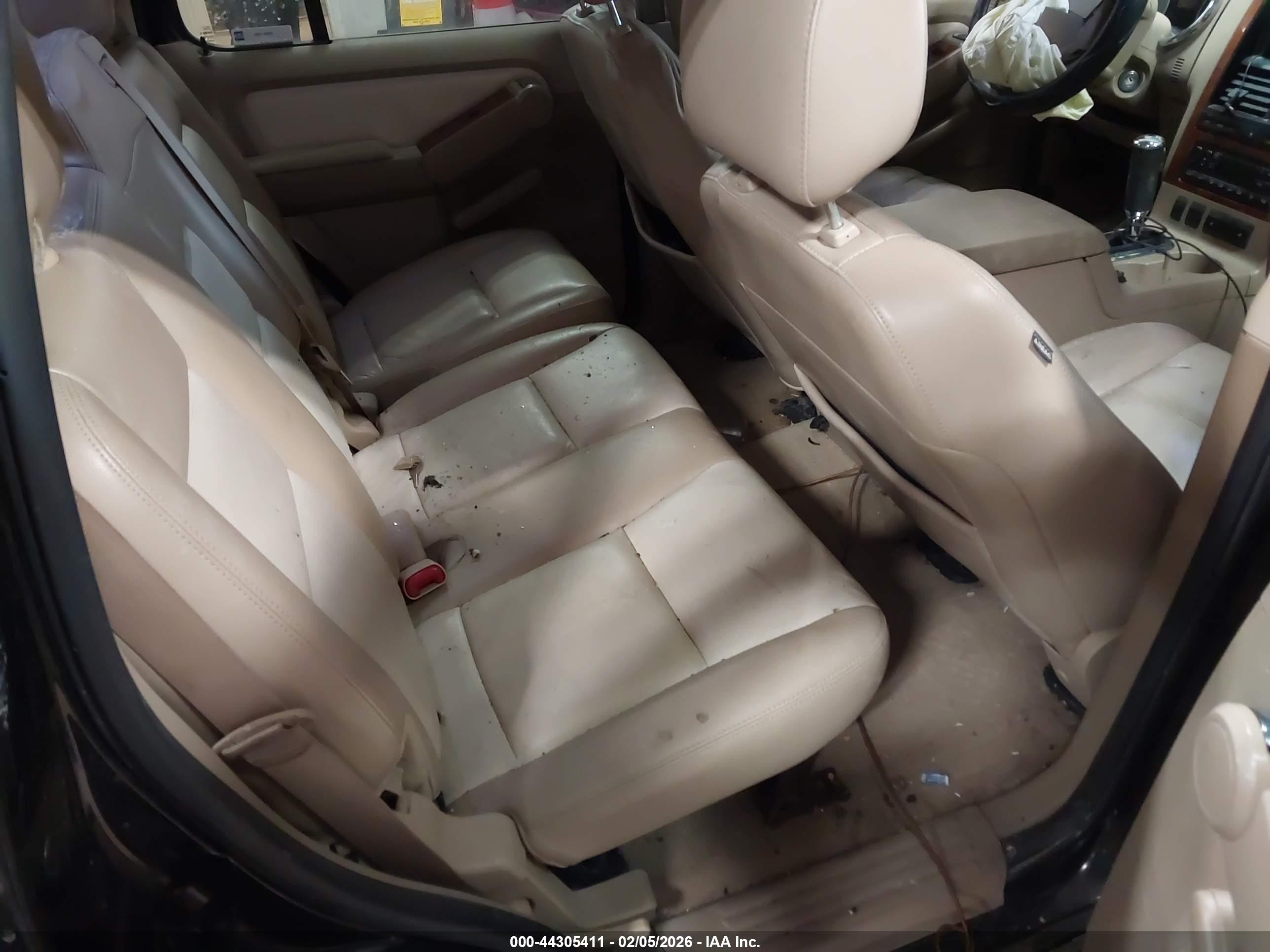 FORD EXPLORER image 8