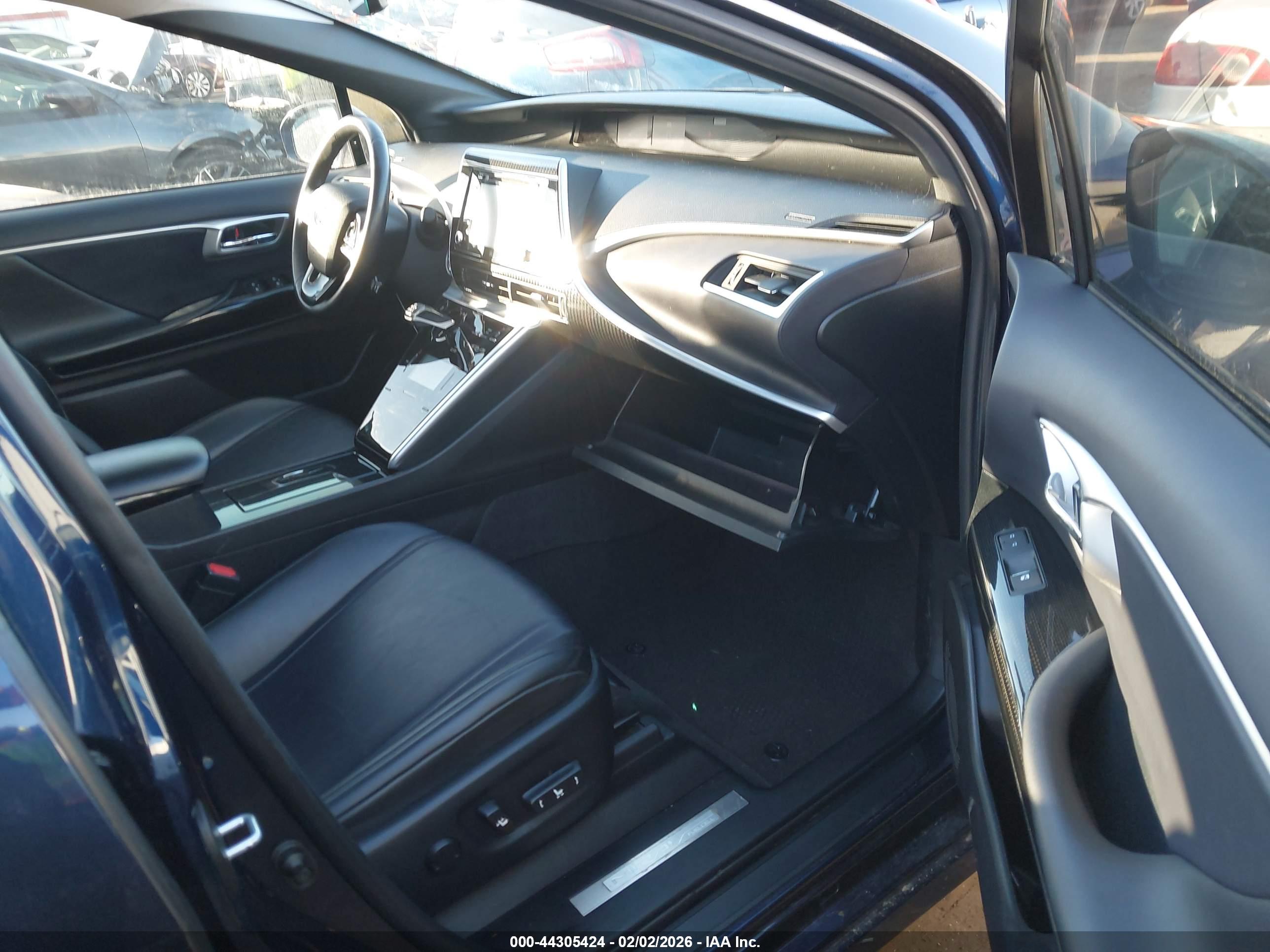 TOYOTA MIRAI image 5