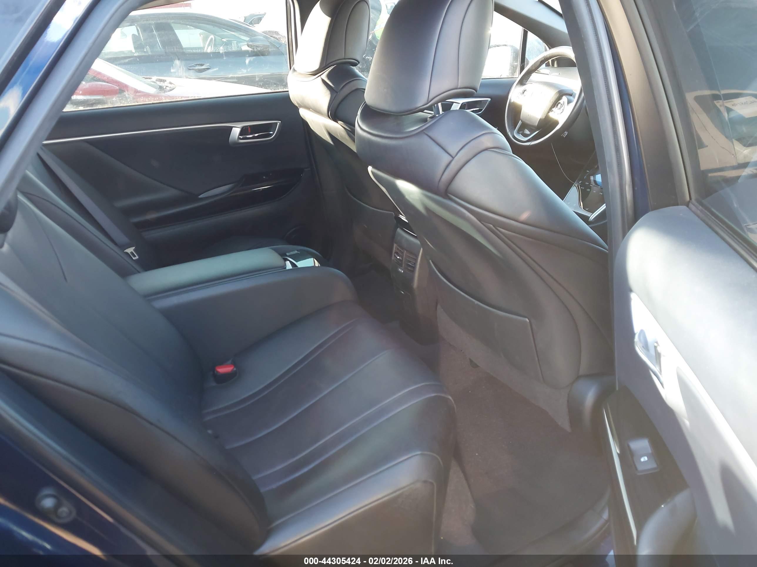TOYOTA MIRAI image 8