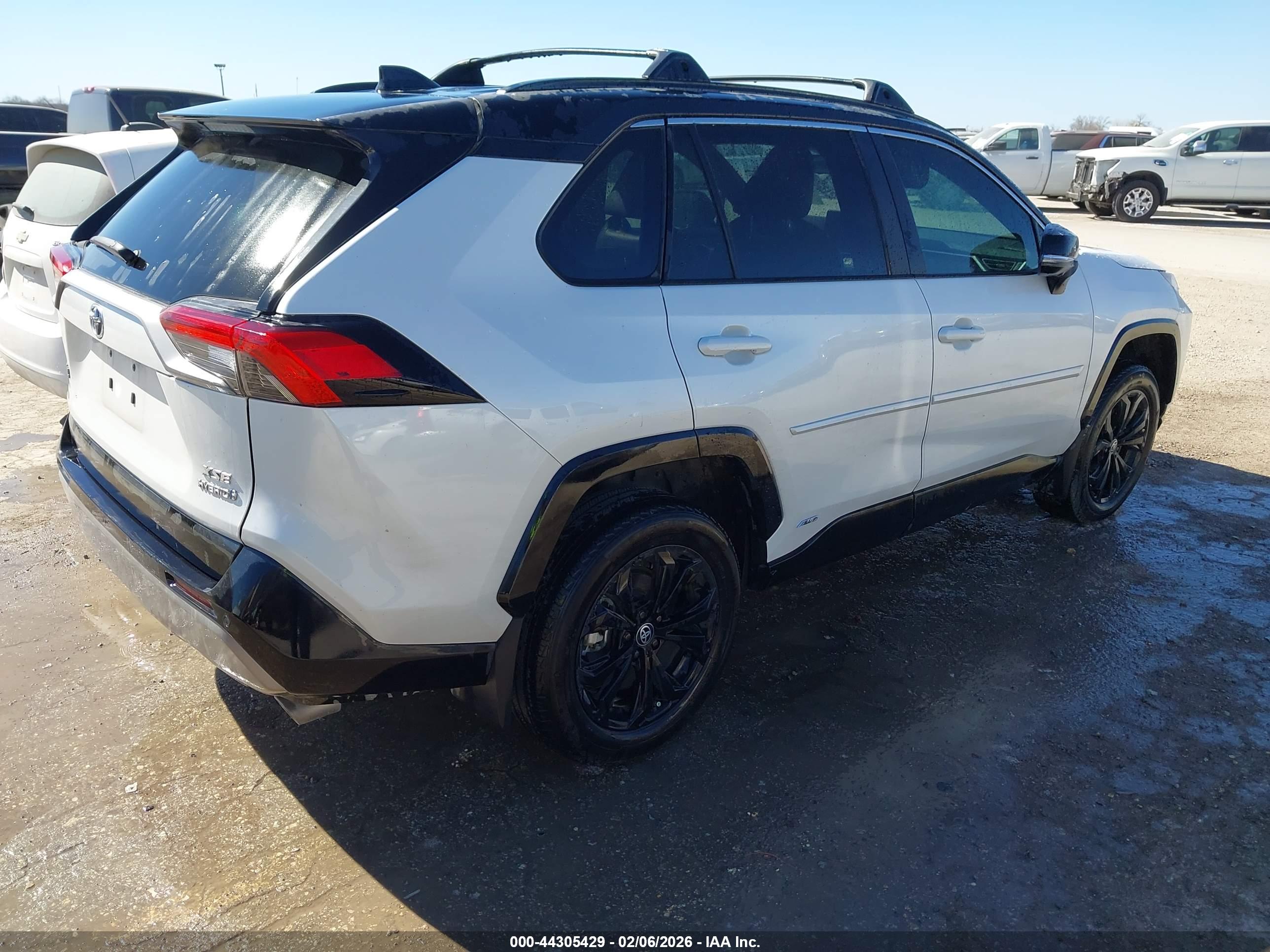 TOYOTA RAV4 image 4