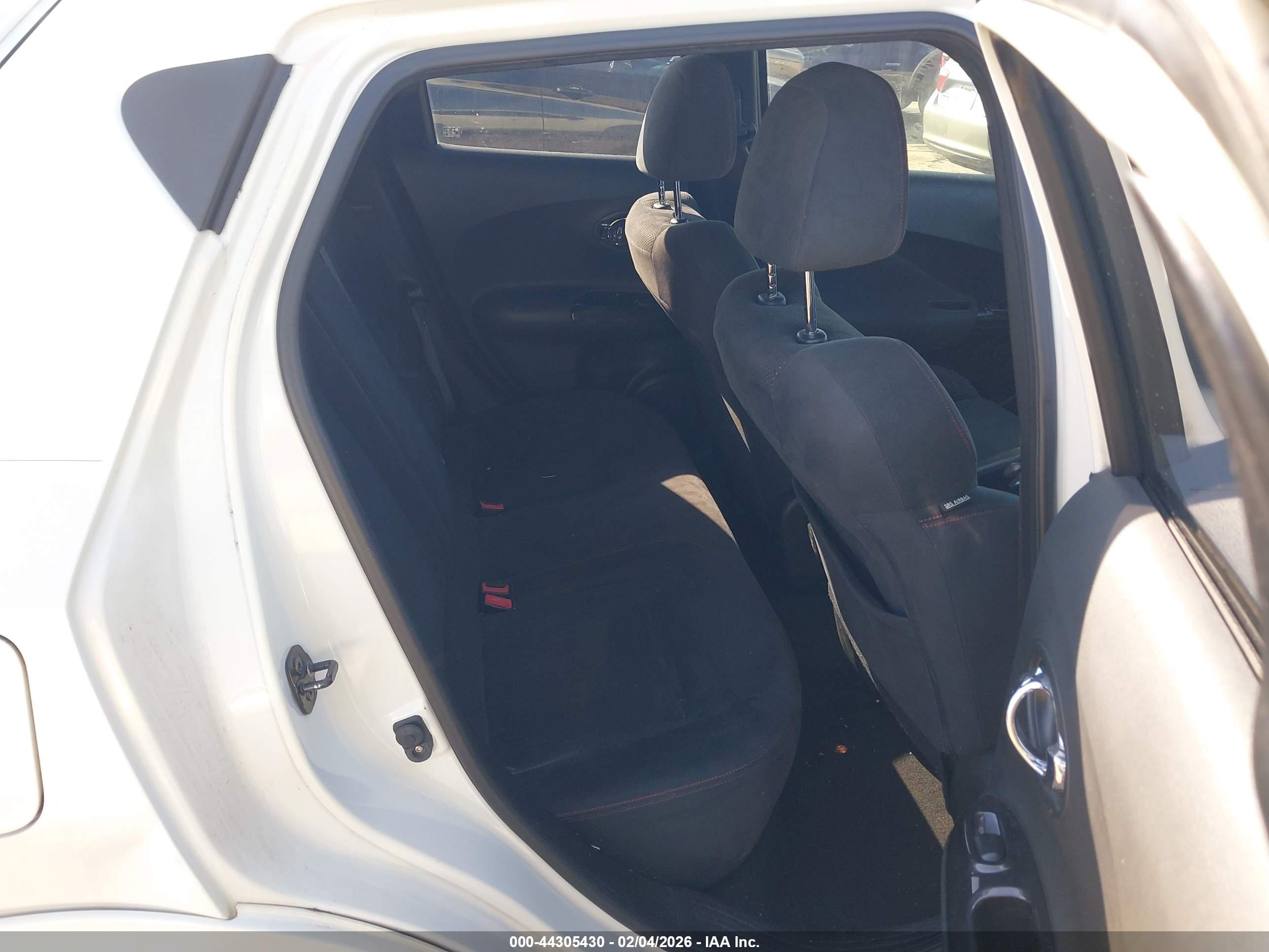 NISSAN JUKE image 8