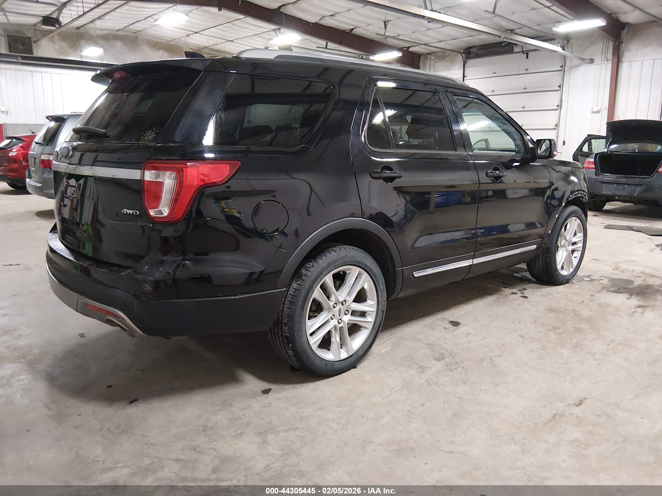 FORD EXPLORER image 4