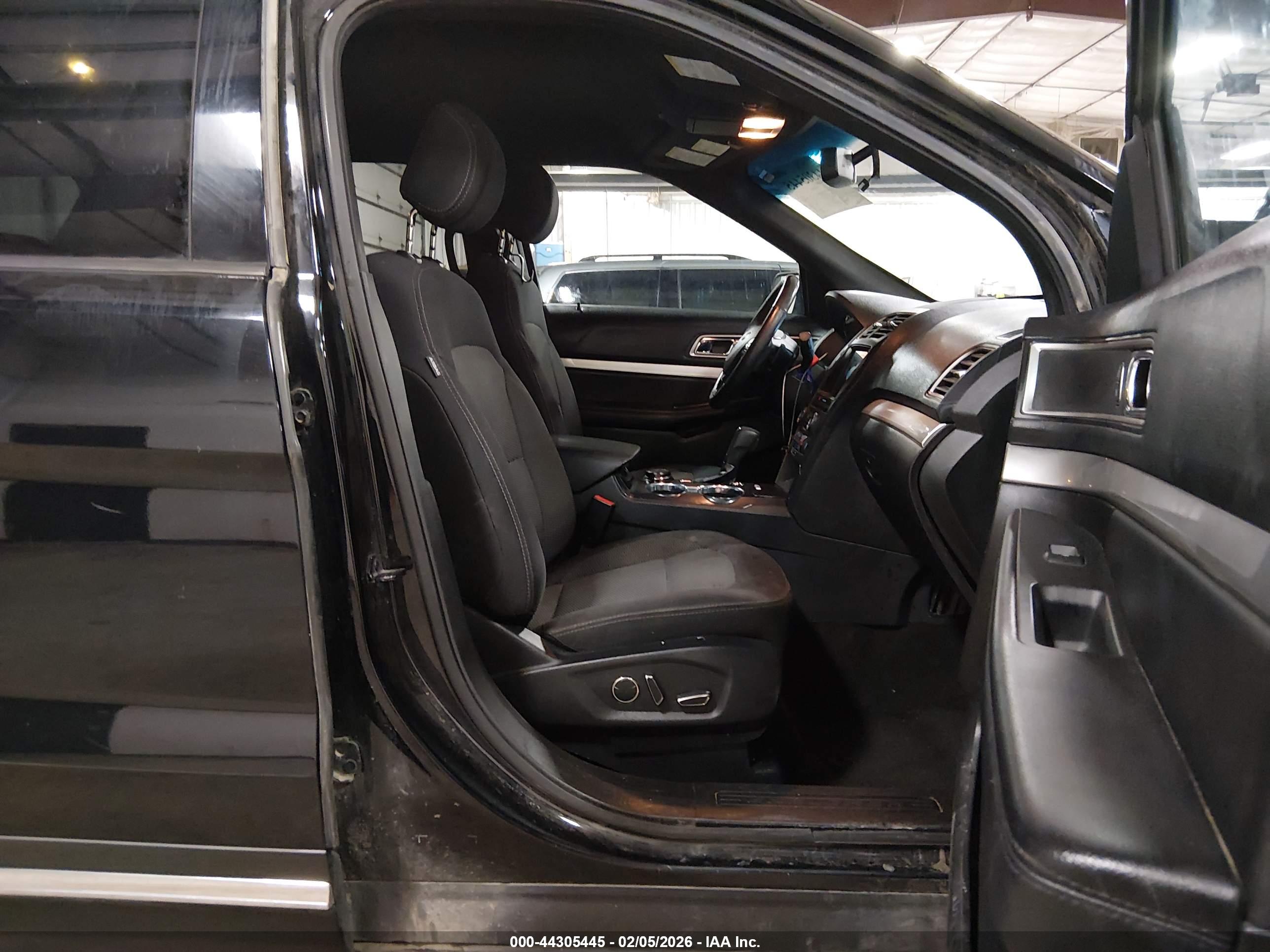 FORD EXPLORER image 5
