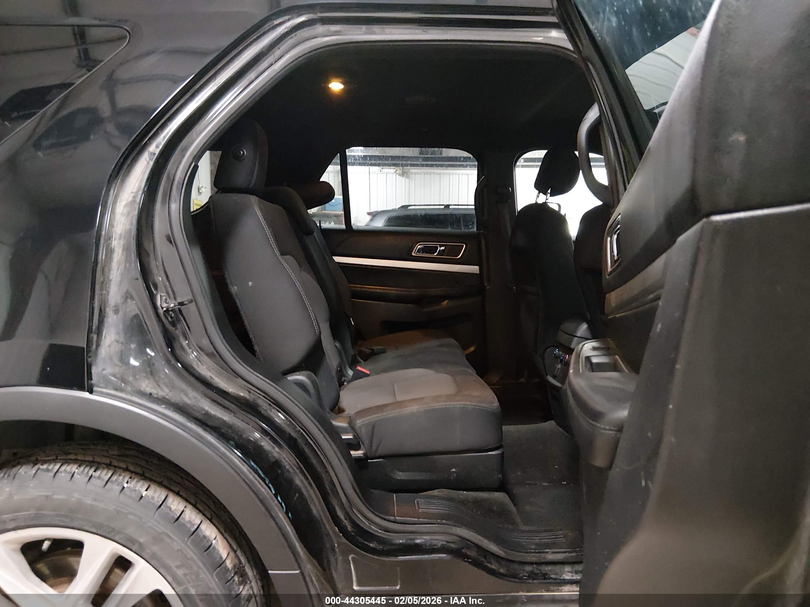 FORD EXPLORER image 8