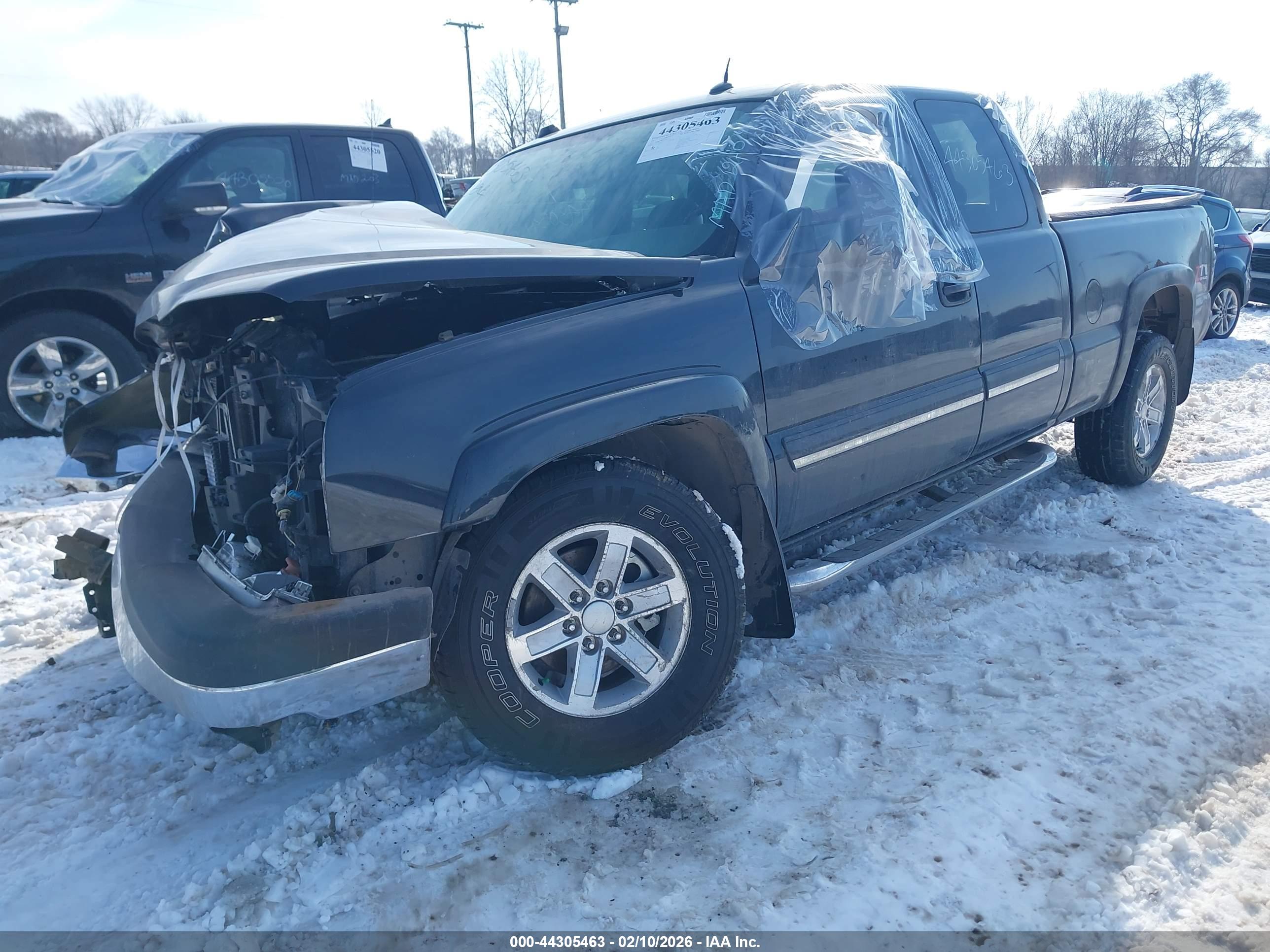 CHEVROLET SILVERADO image 2