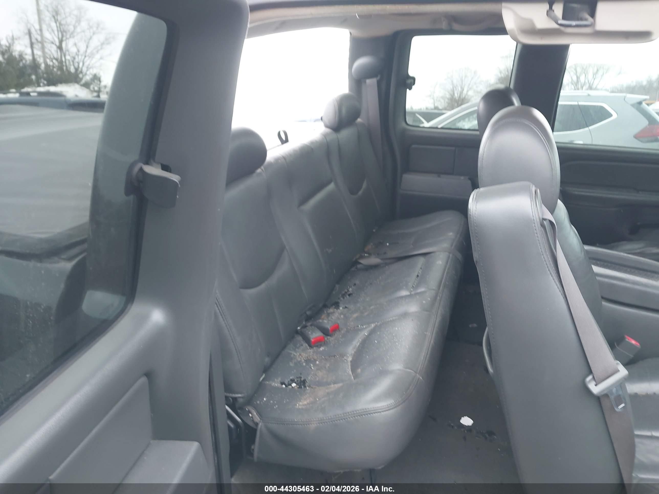 CHEVROLET SILVERADO image 8