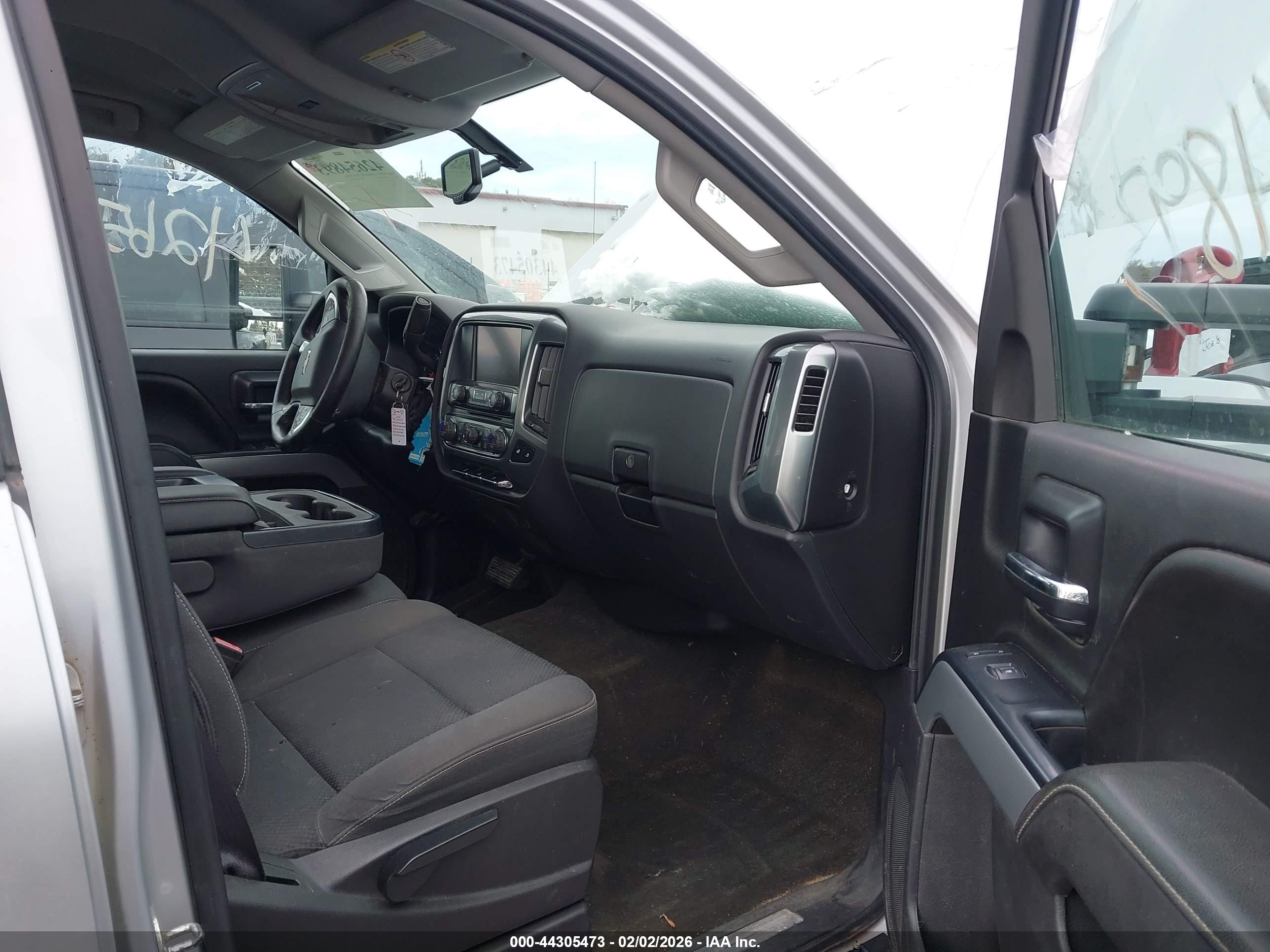 CHEVROLET SILVERADO image 5