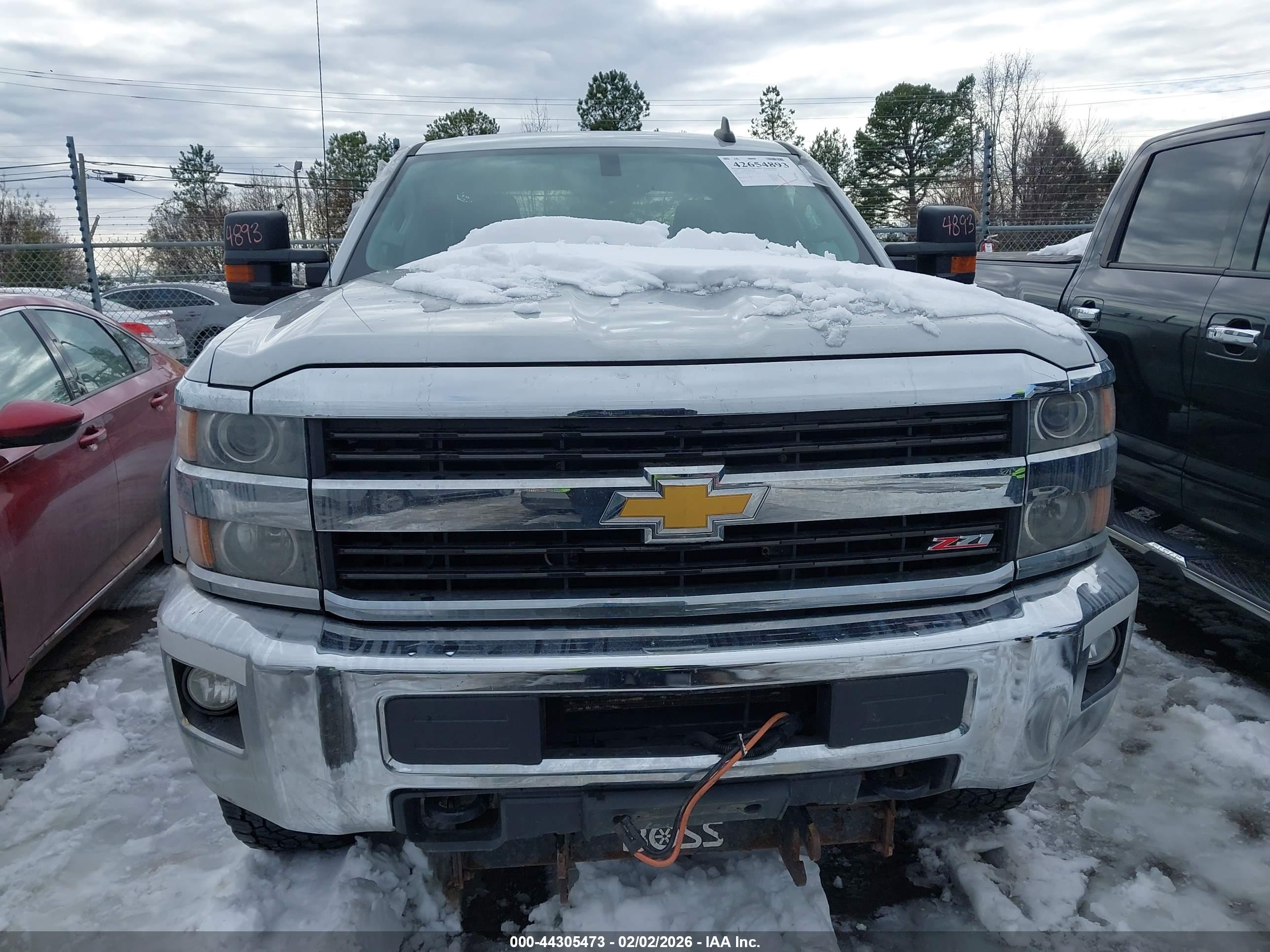 CHEVROLET SILVERADO image 6