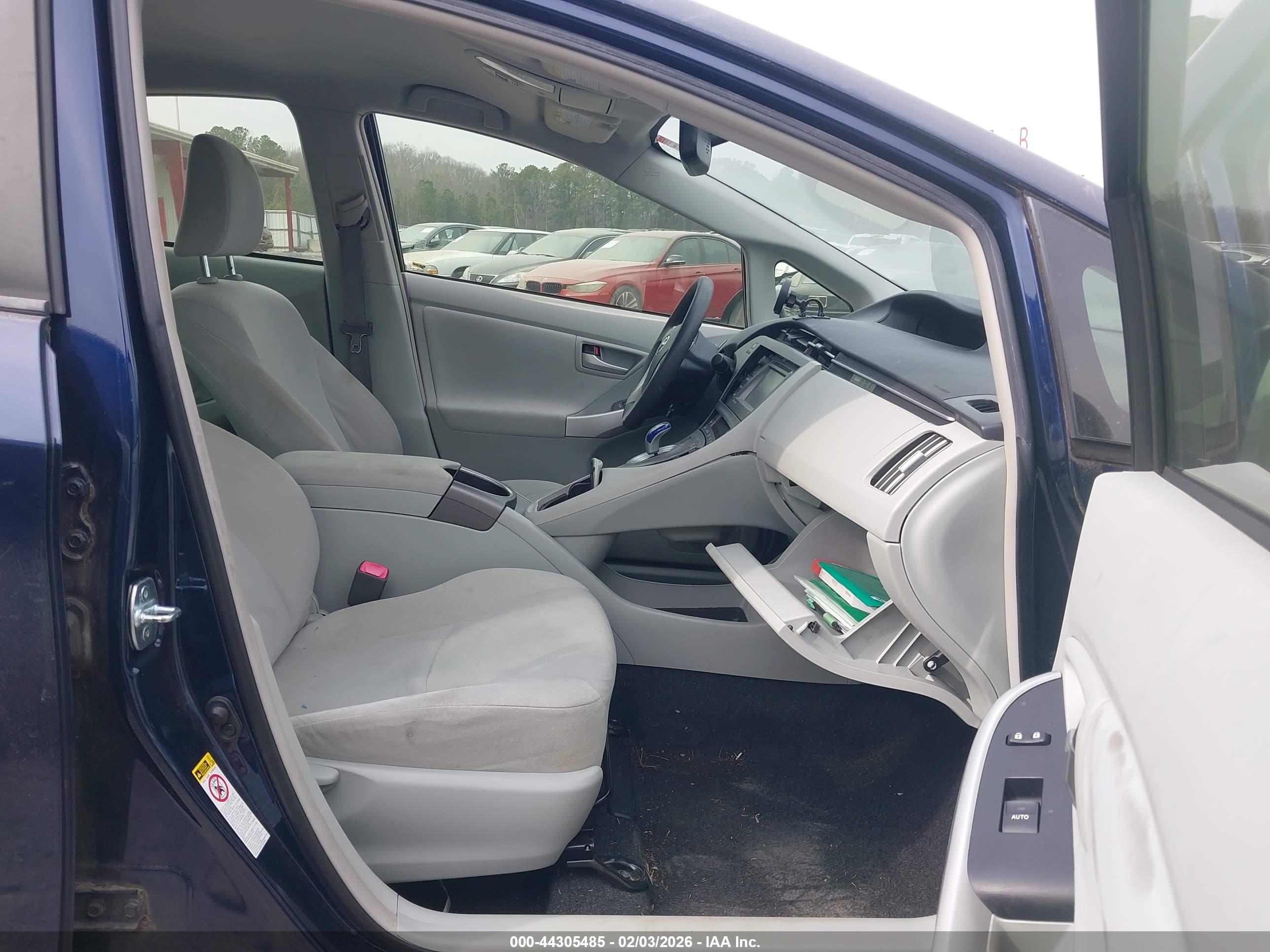 TOYOTA PRIUS image 5