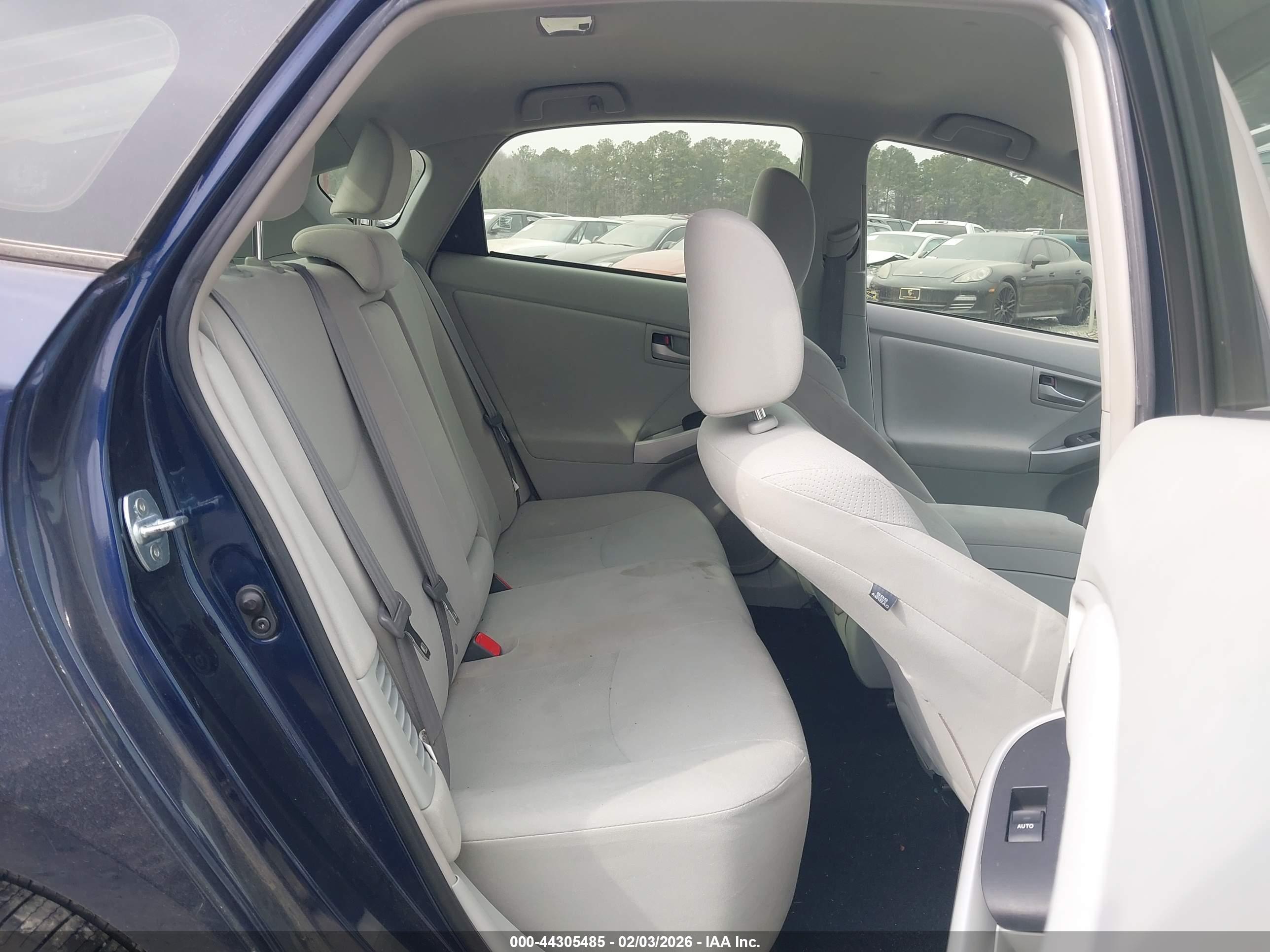 TOYOTA PRIUS image 8