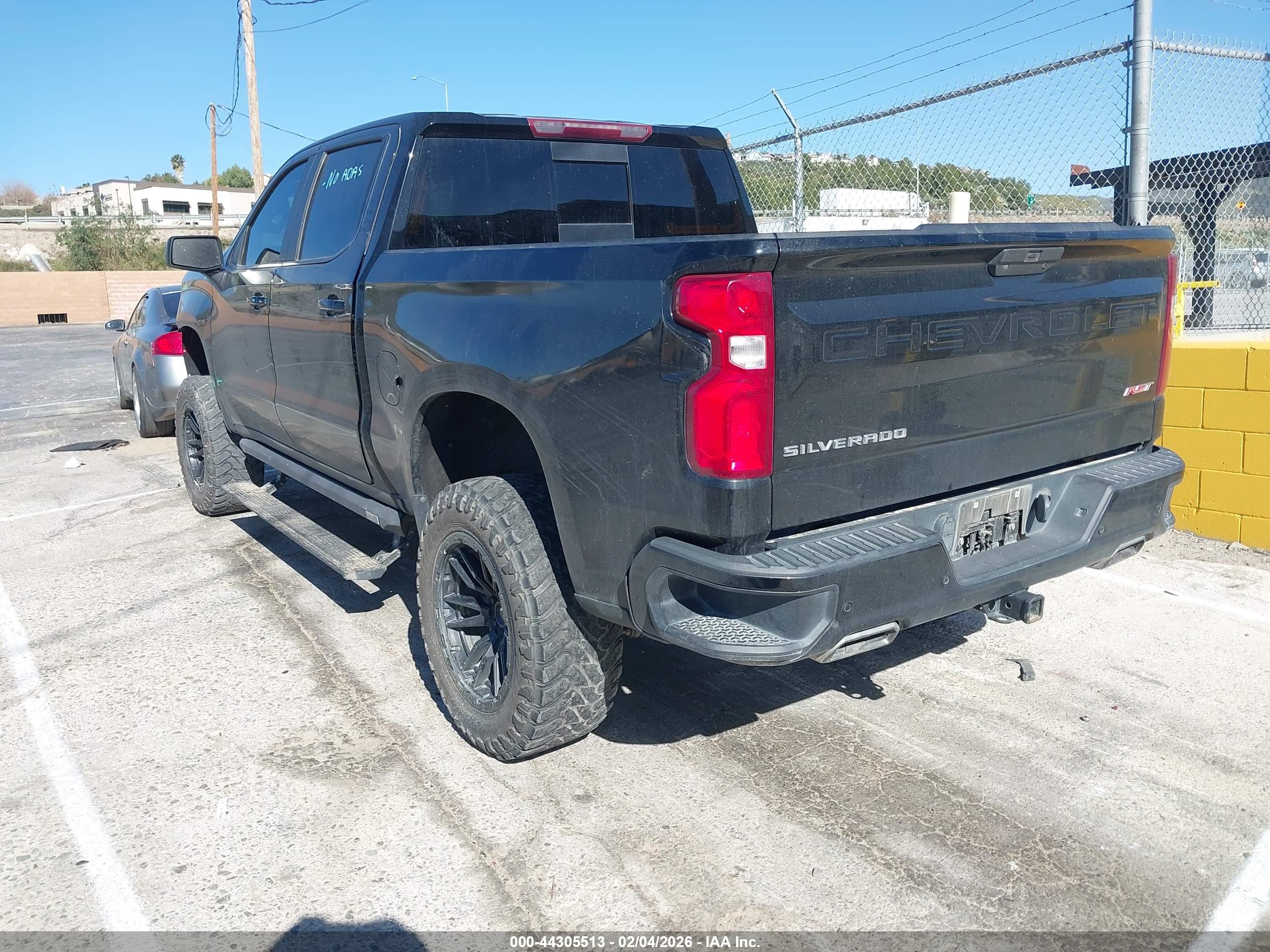 CHEVROLET SILVERADO image 3