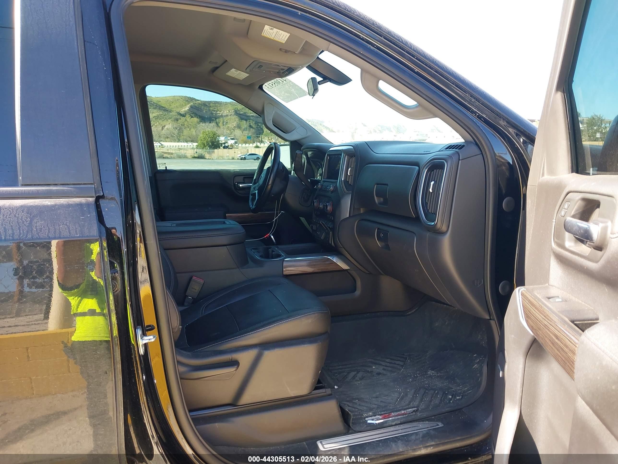 CHEVROLET SILVERADO image 5