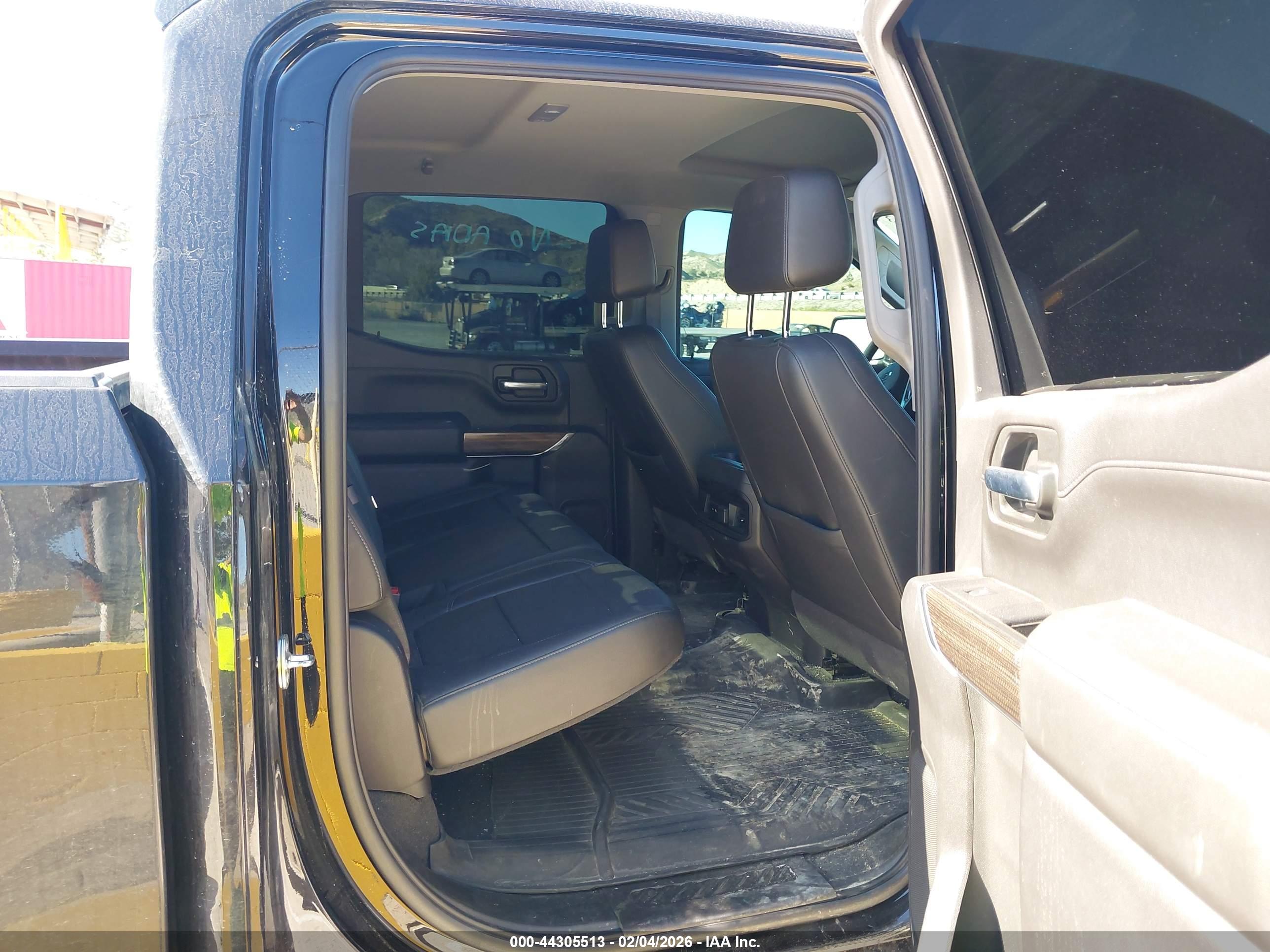 CHEVROLET SILVERADO image 8