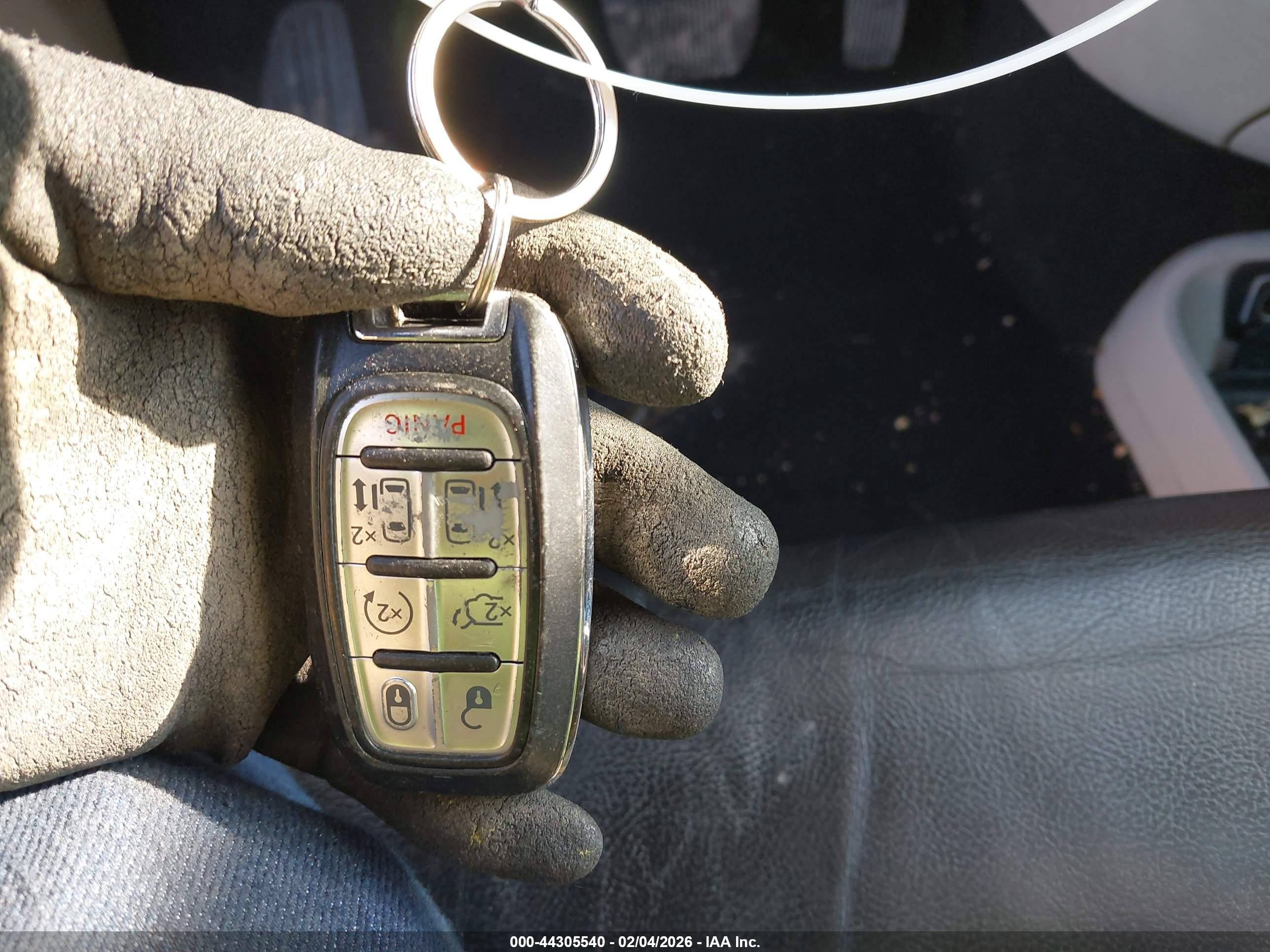 CHRYSLER PACIFICA image 11