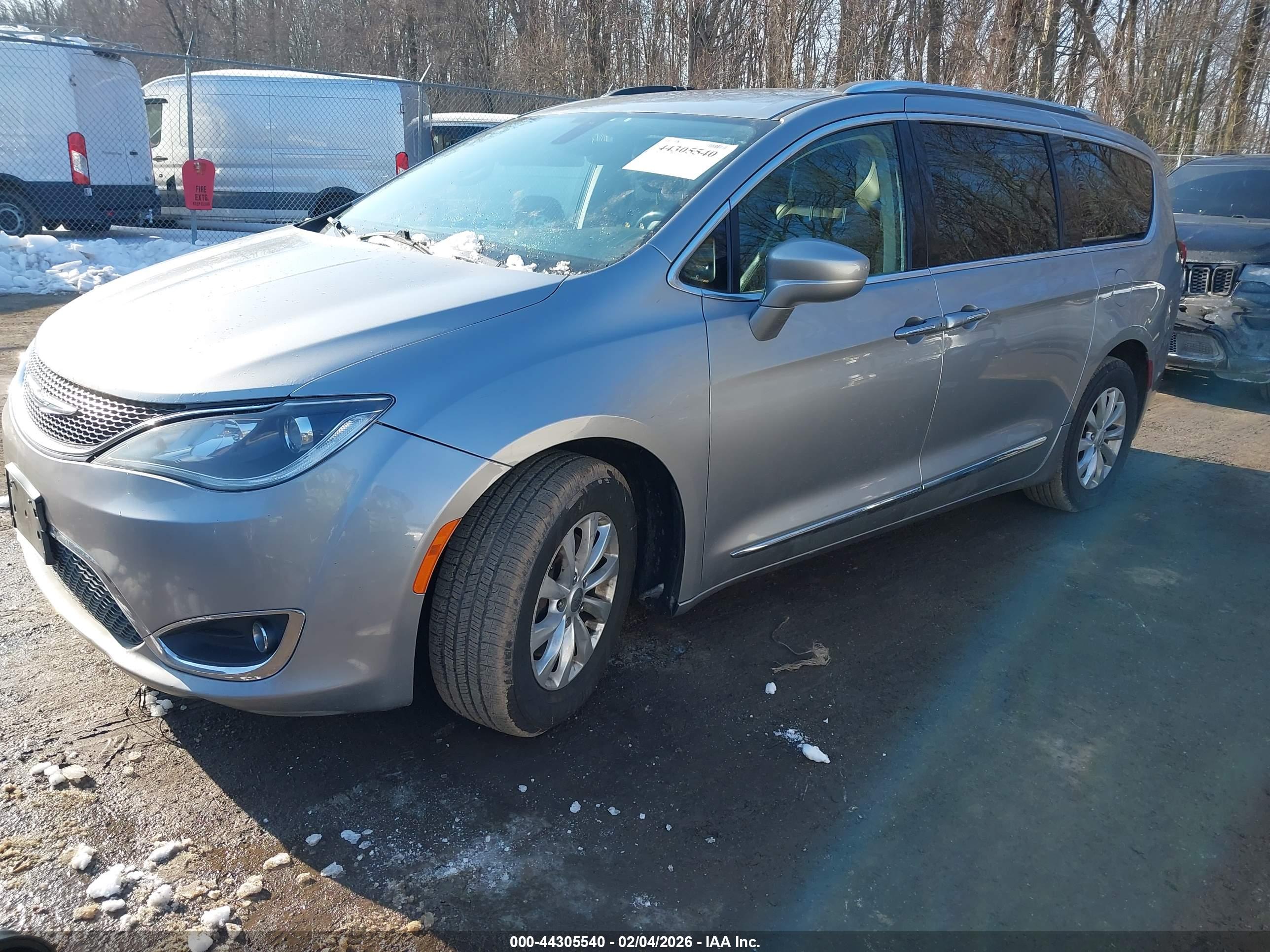 CHRYSLER PACIFICA image 2