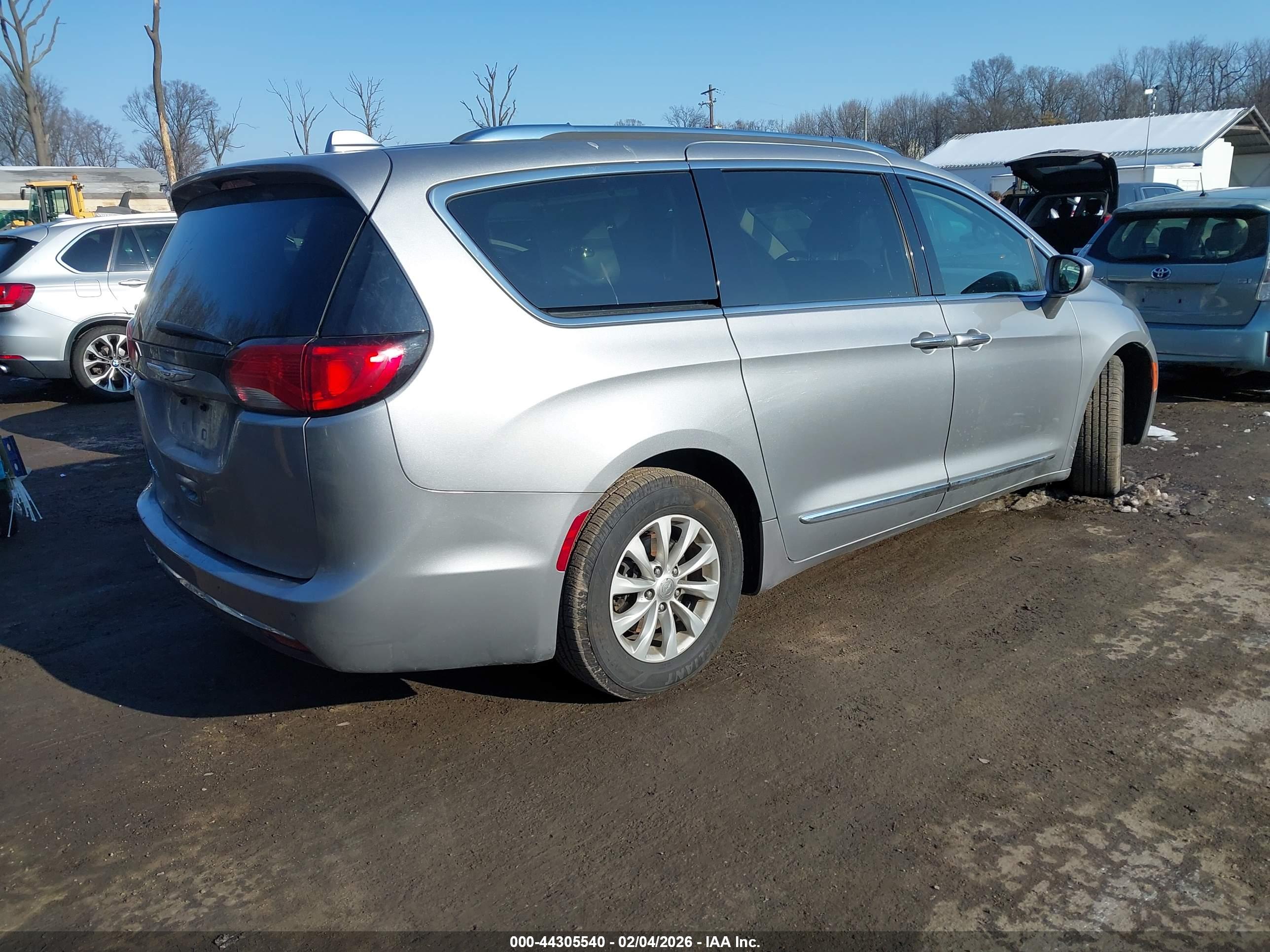 CHRYSLER PACIFICA image 4