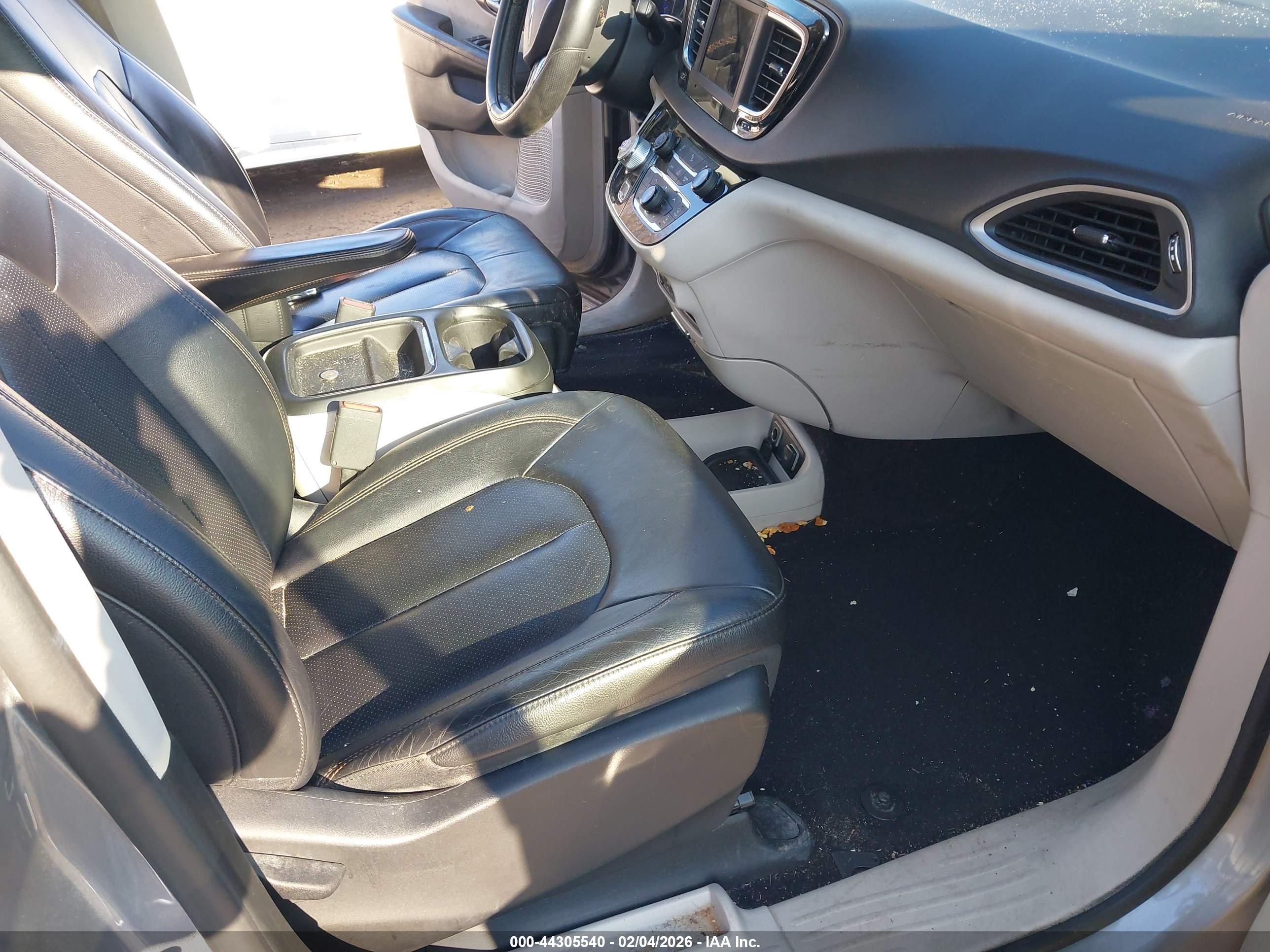 CHRYSLER PACIFICA image 5