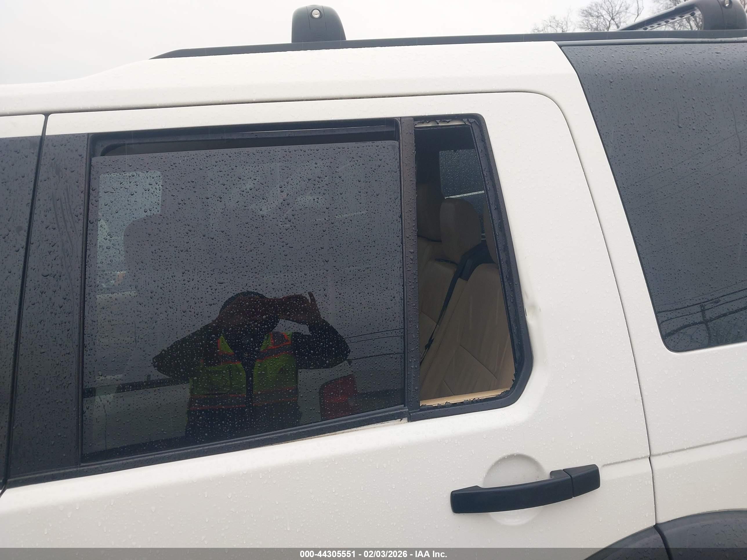 LAND ROVER image 6