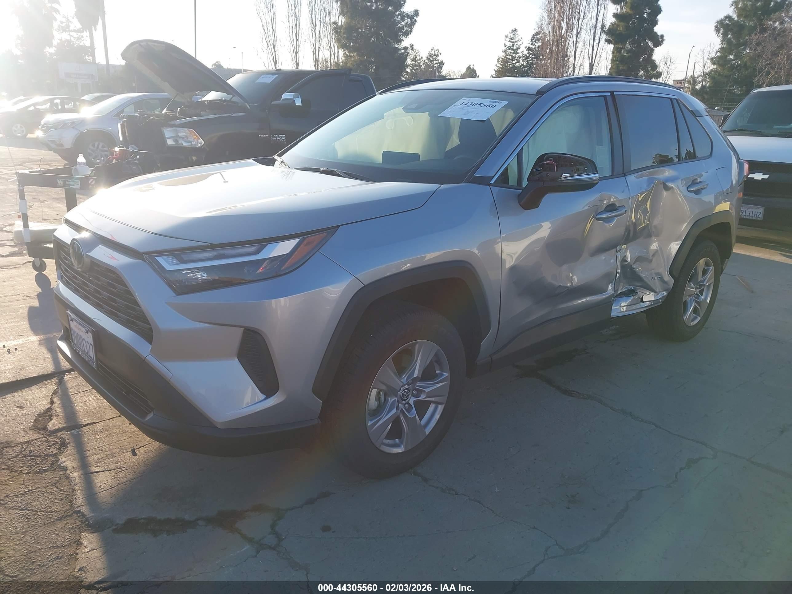 TOYOTA RAV4 image 2