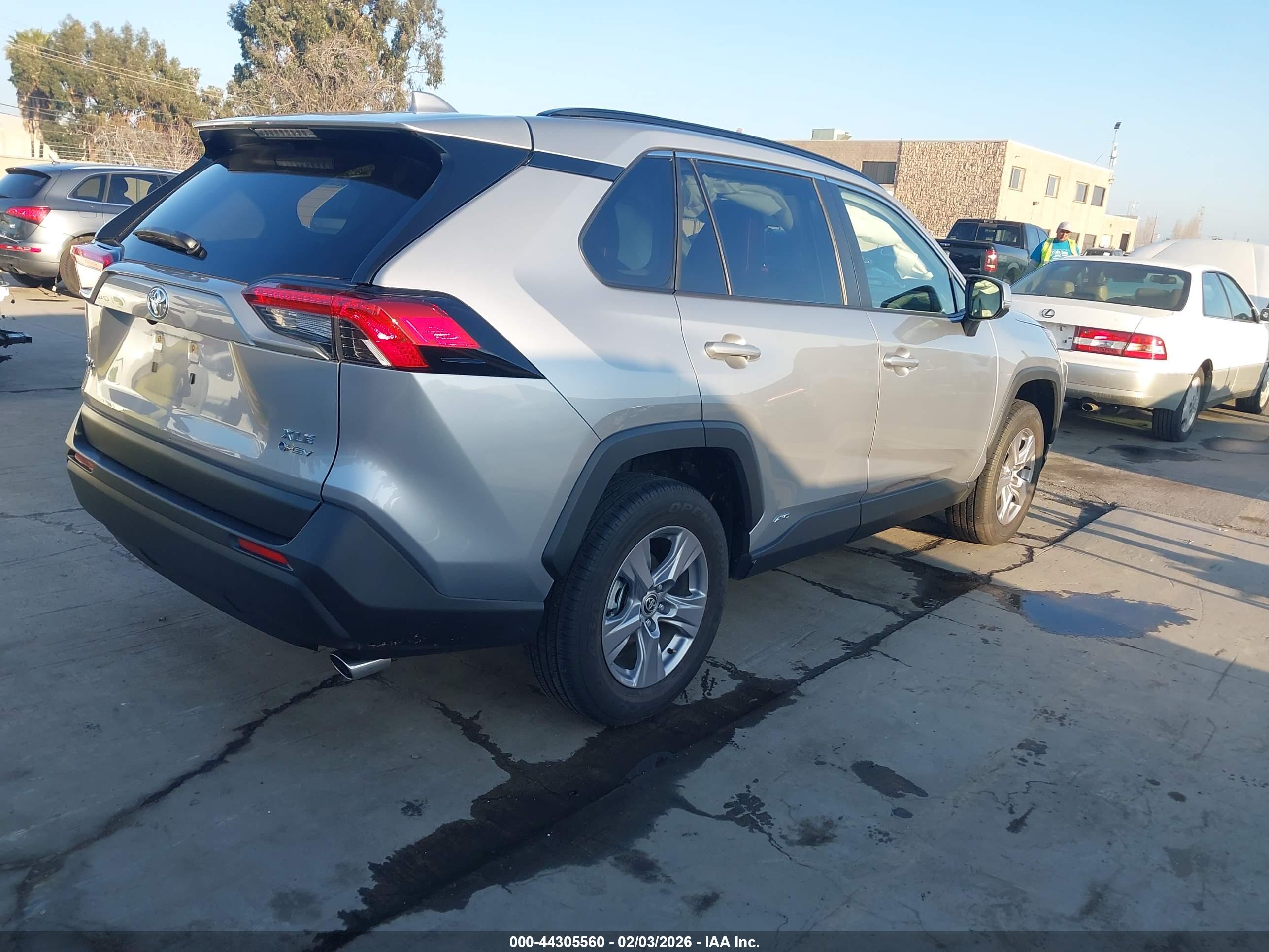 TOYOTA RAV4 image 4