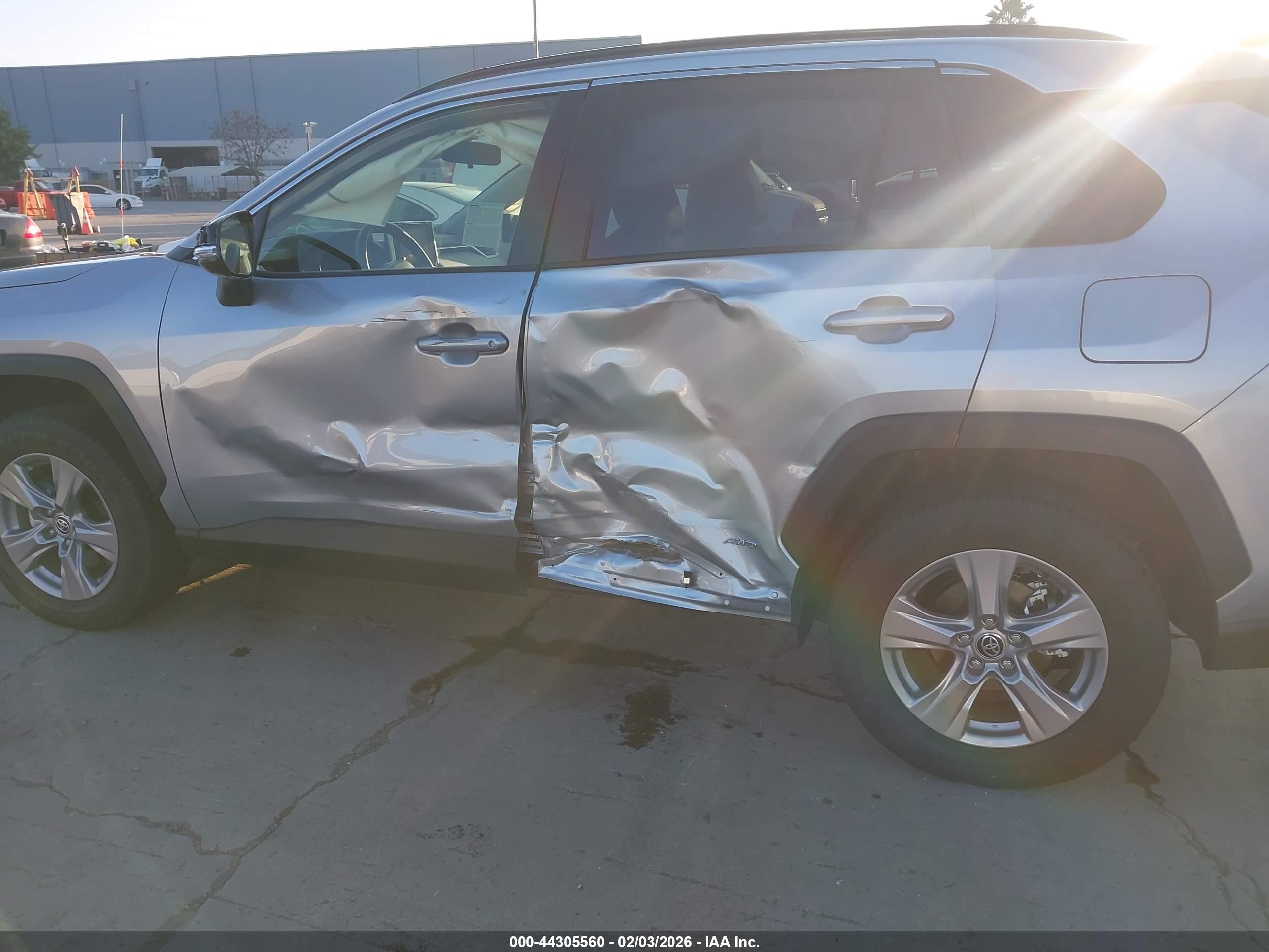 TOYOTA RAV4 image 6