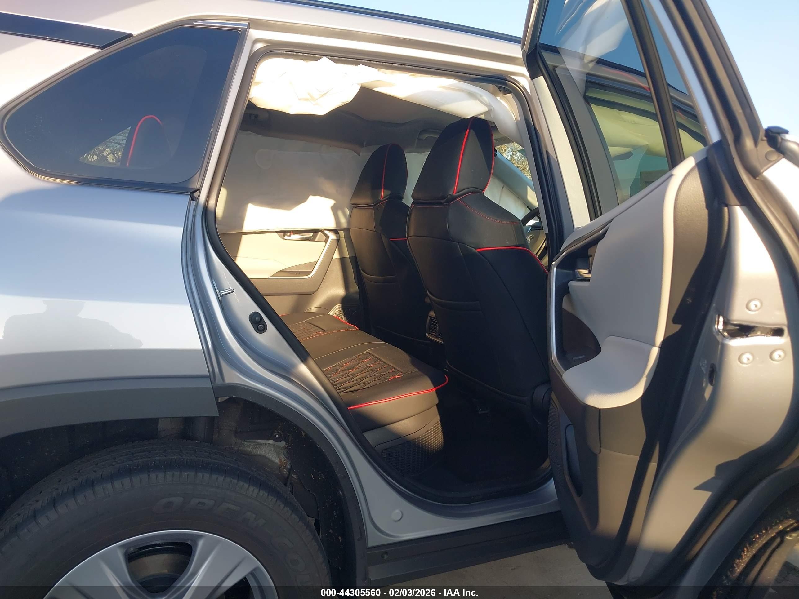 TOYOTA RAV4 image 8