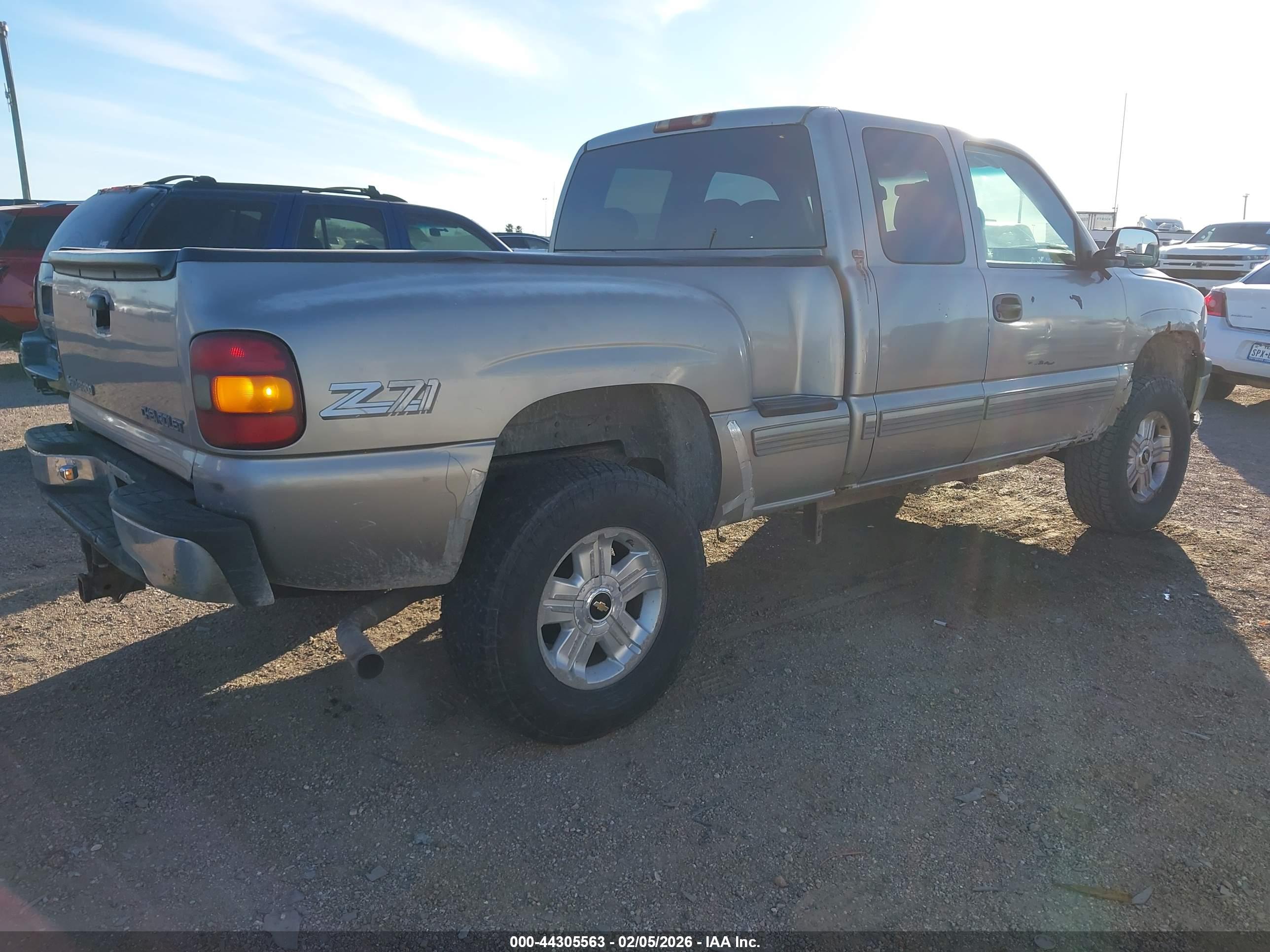 CHEVROLET SILVERADO image 4