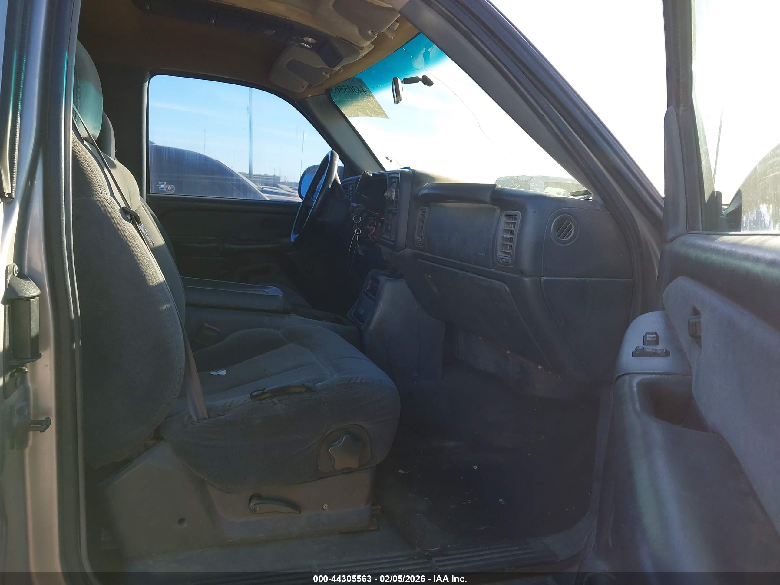 CHEVROLET SILVERADO image 5