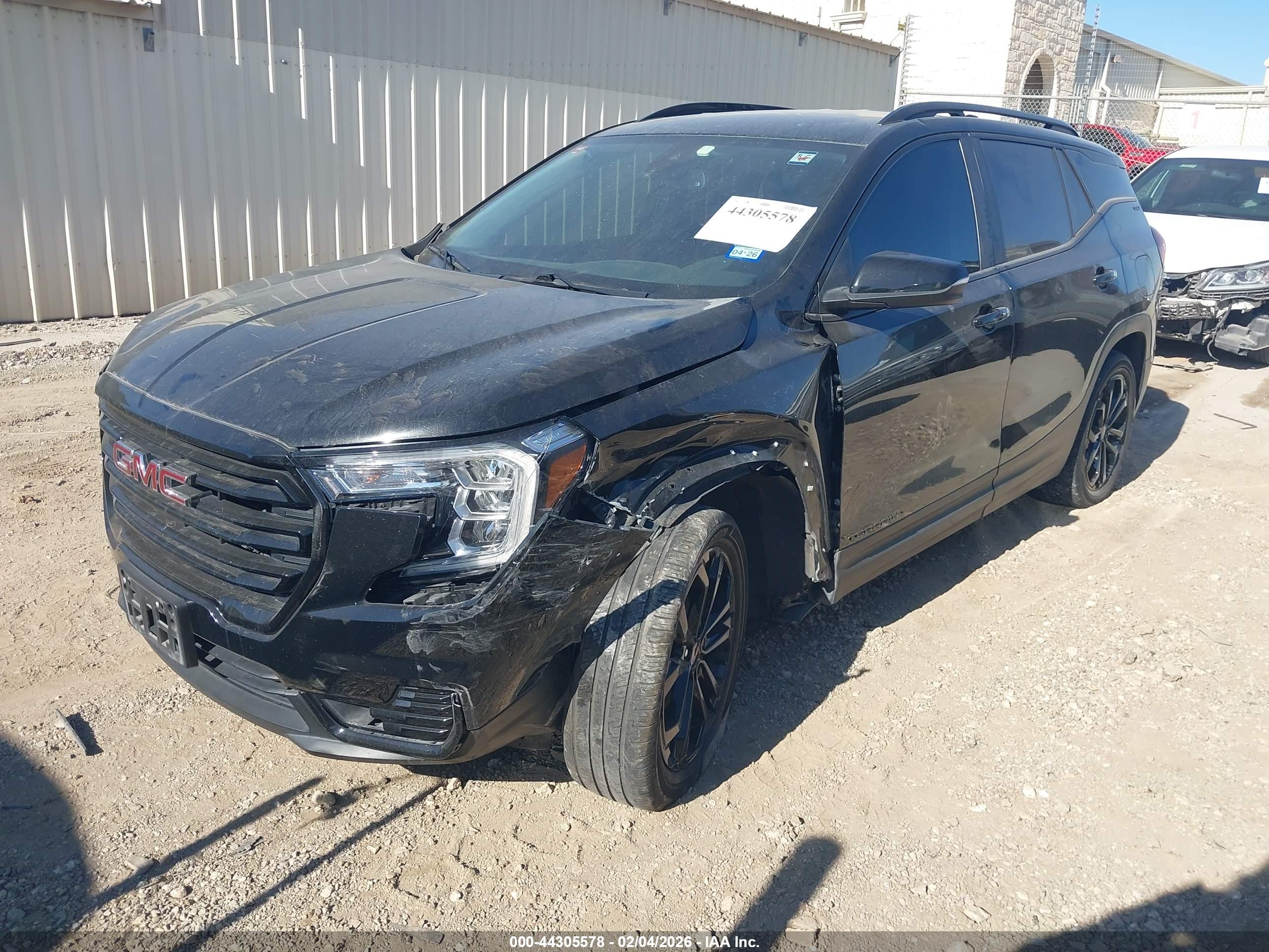 GMC TERRAIN image 2