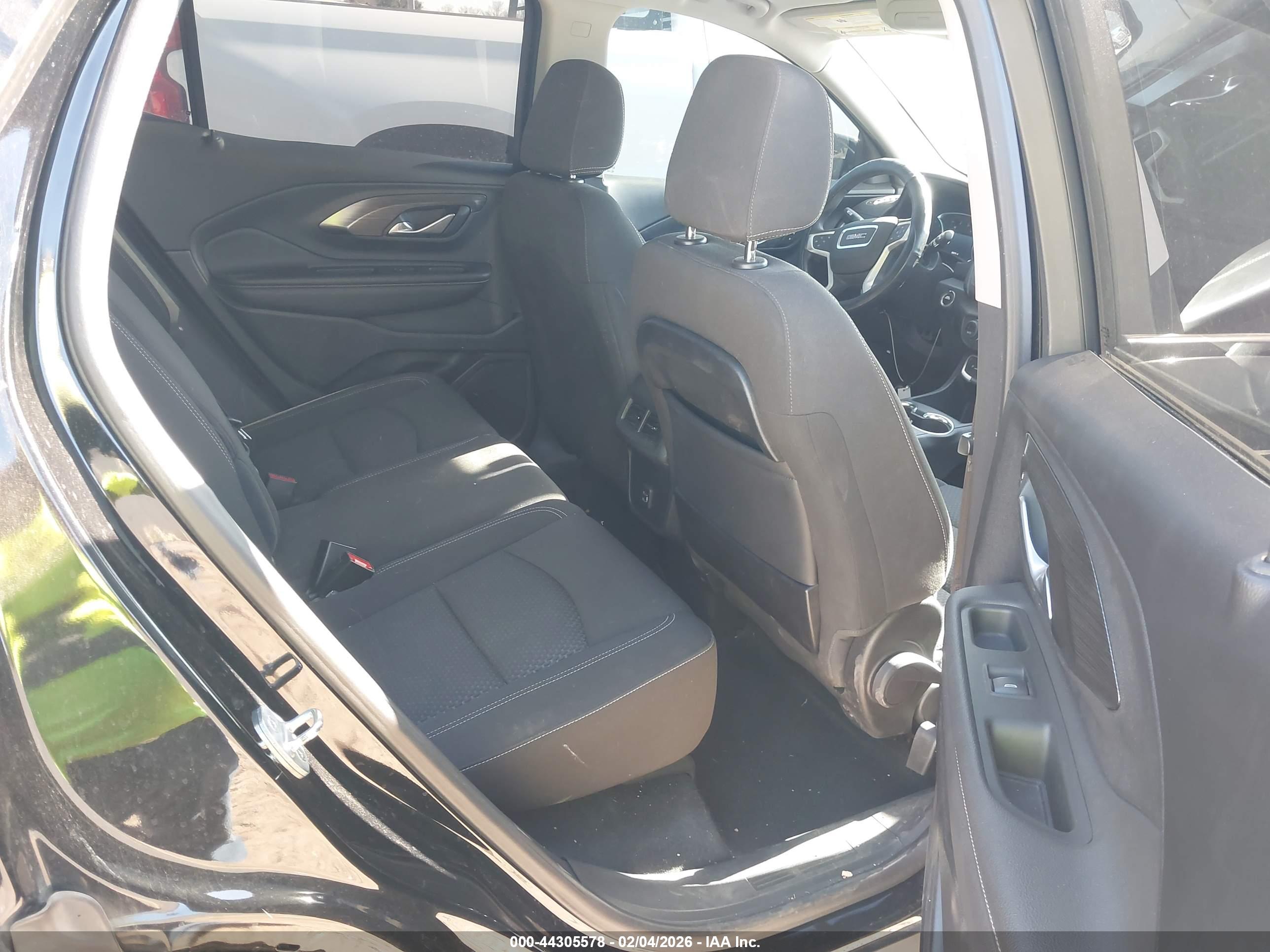 GMC TERRAIN image 8