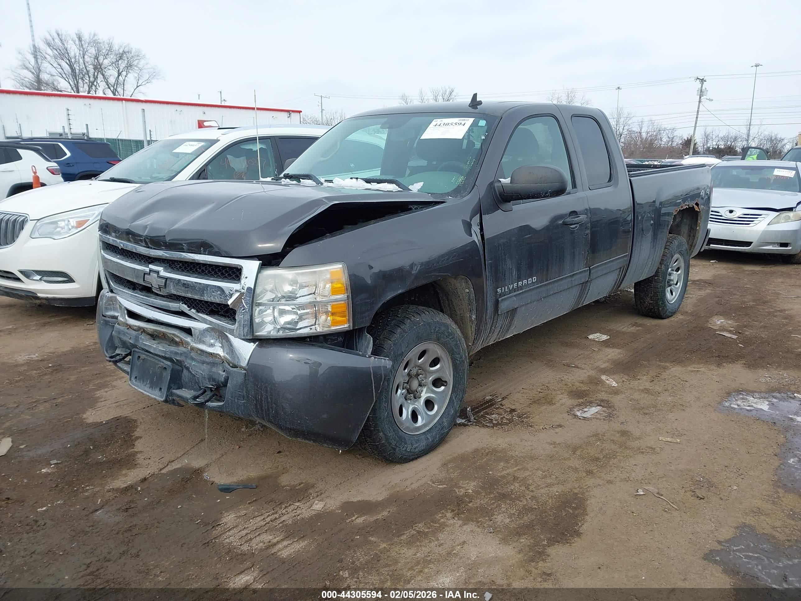 CHEVROLET SILVERADO image 2