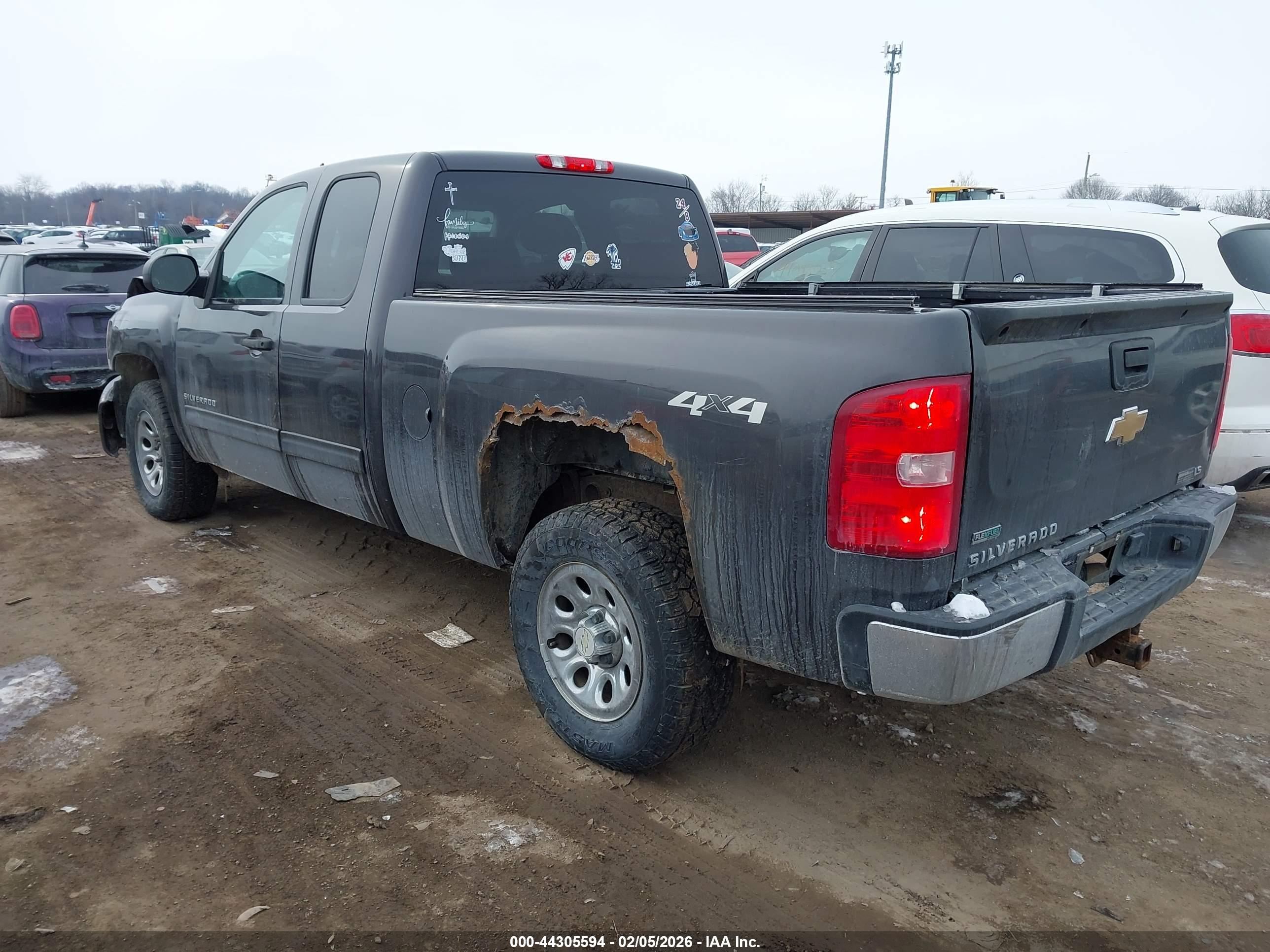 CHEVROLET SILVERADO image 3