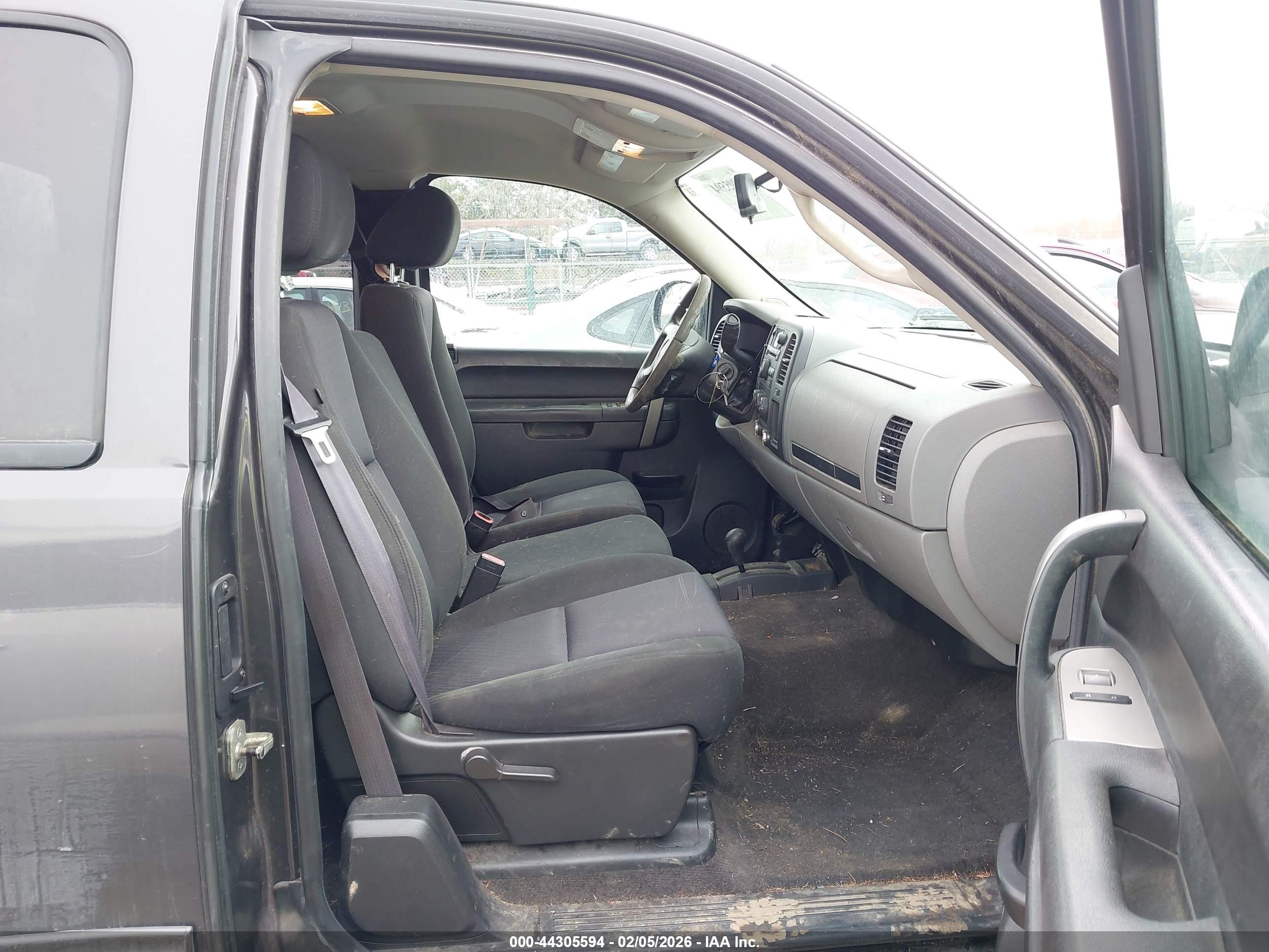 CHEVROLET SILVERADO image 5